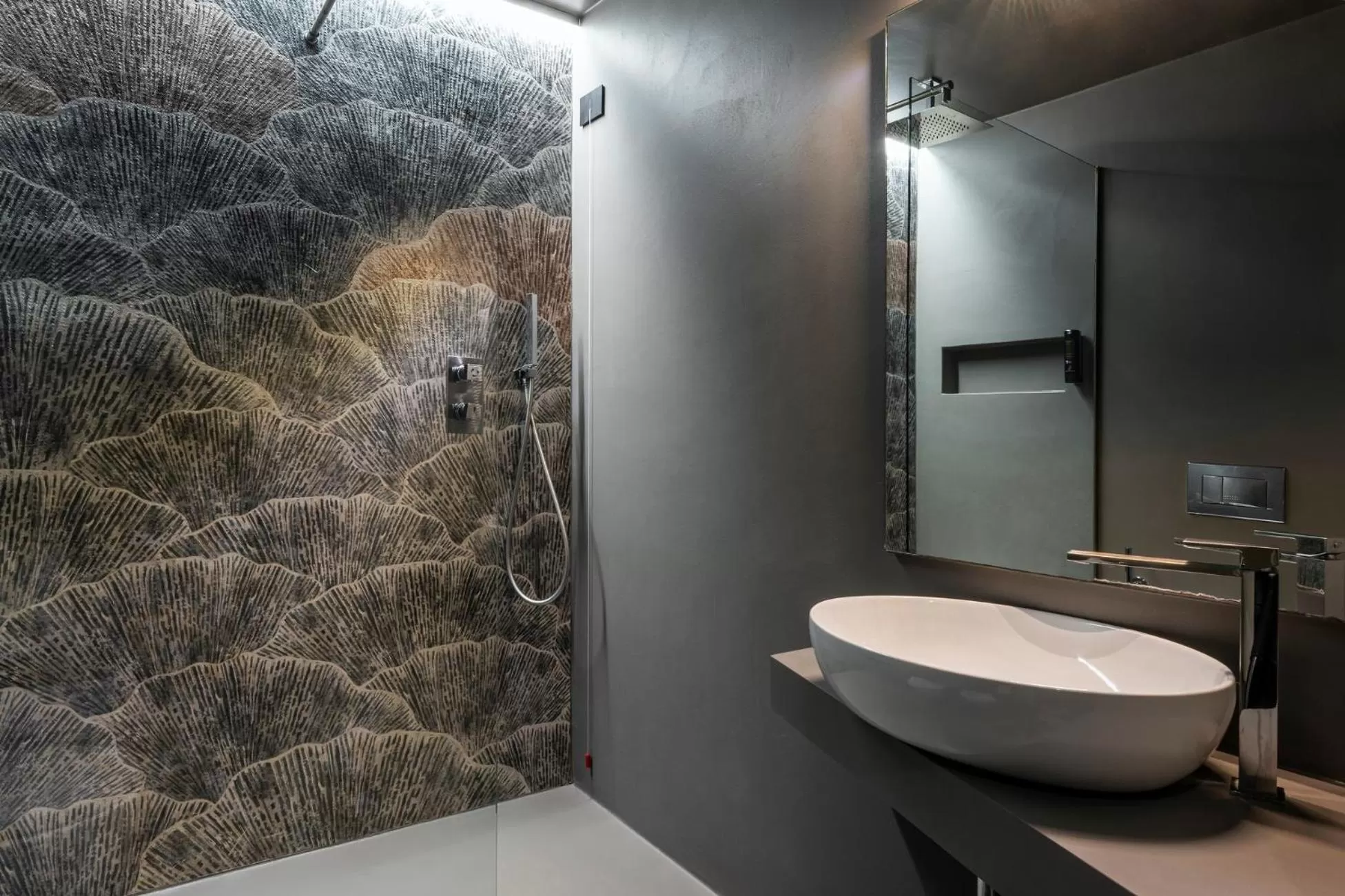 Bathroom in Hotel Mealba