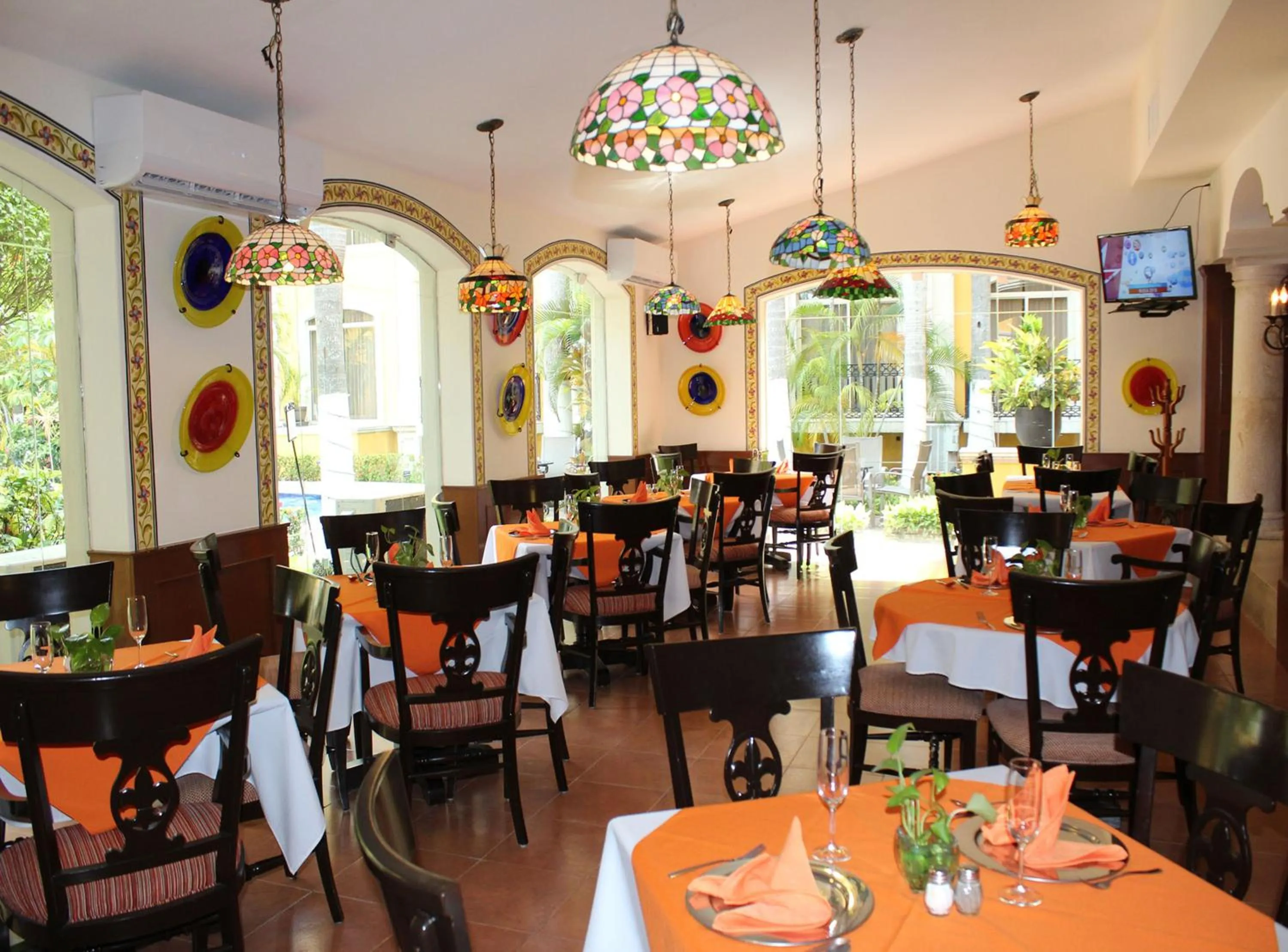 Restaurant/places to eat in Hotel Hacienda Real