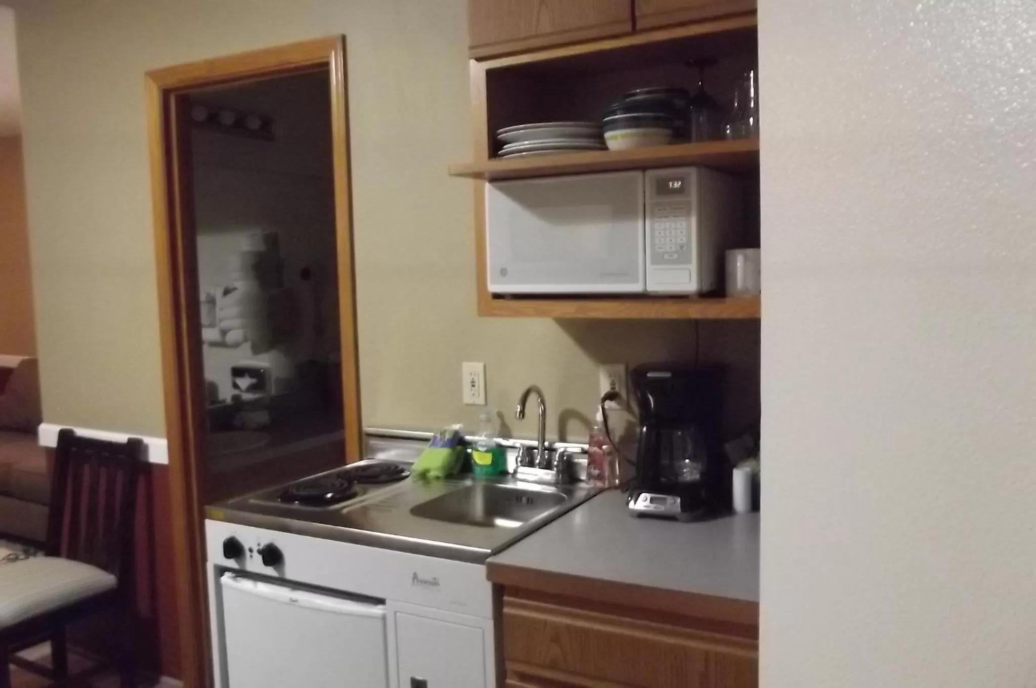 Kitchen or kitchenette in Hillcrest Inn