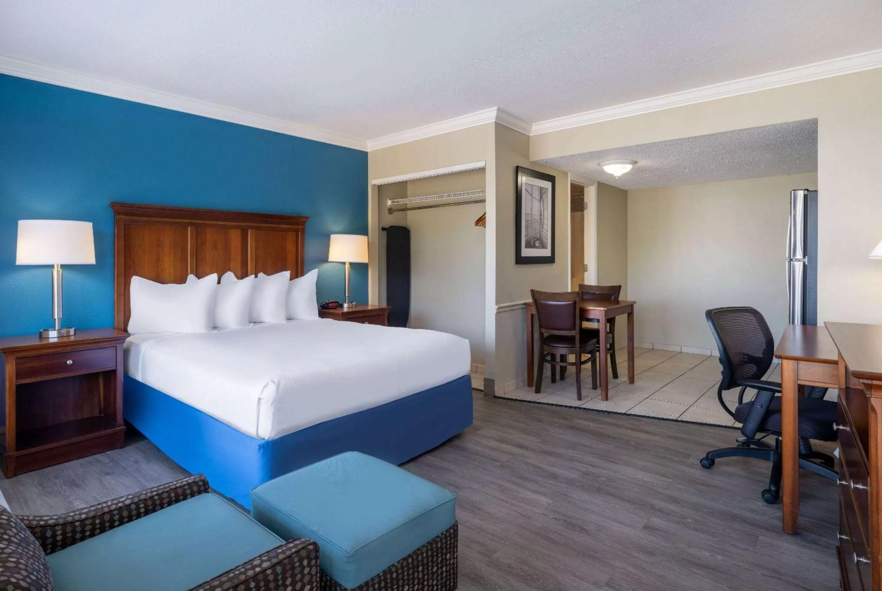 Photo of the whole room, Bed in The Sandbar Hotel, Trademark Collection by Wyndham