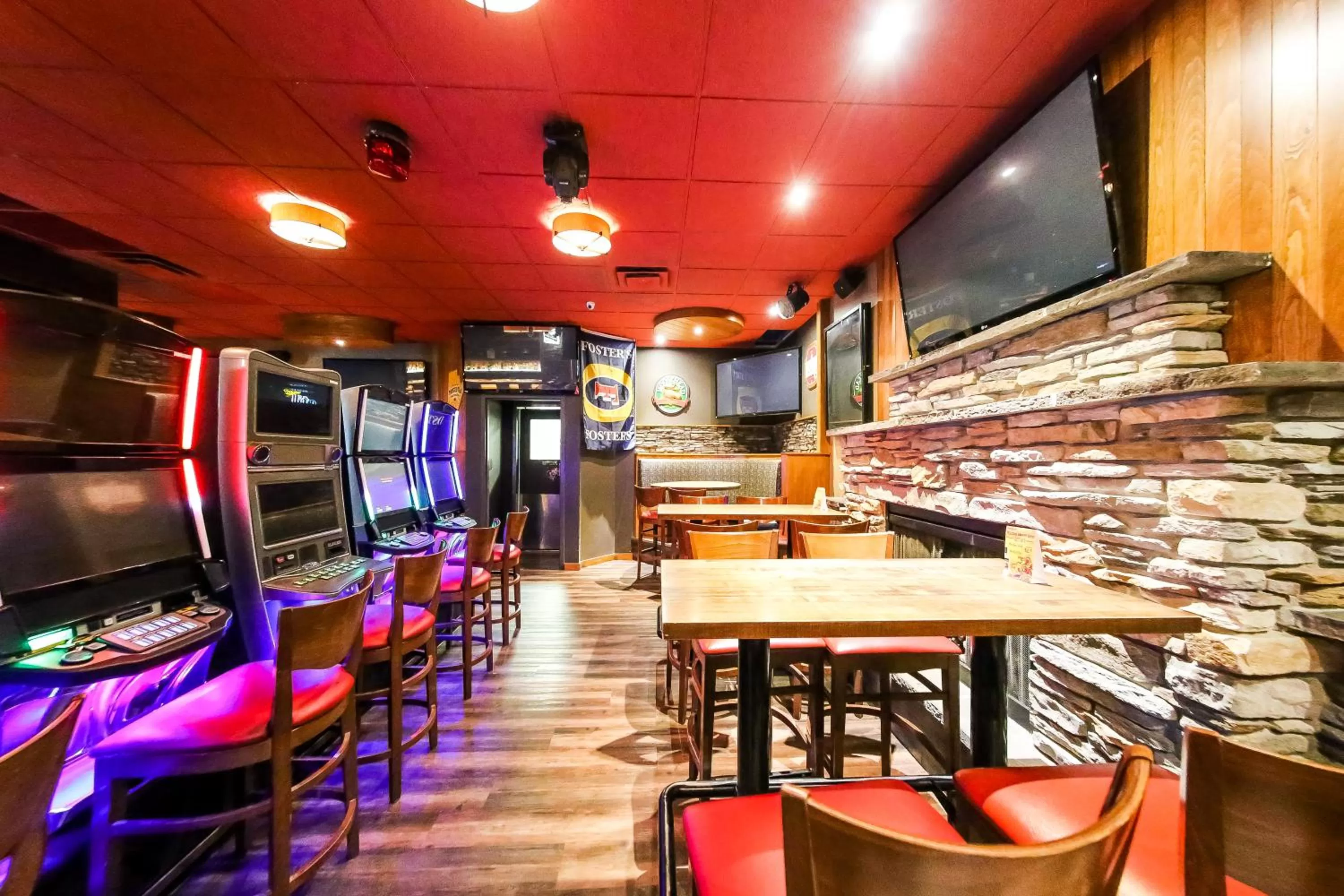 Restaurant/places to eat in Howard Johnson by Wyndham Winnipeg West