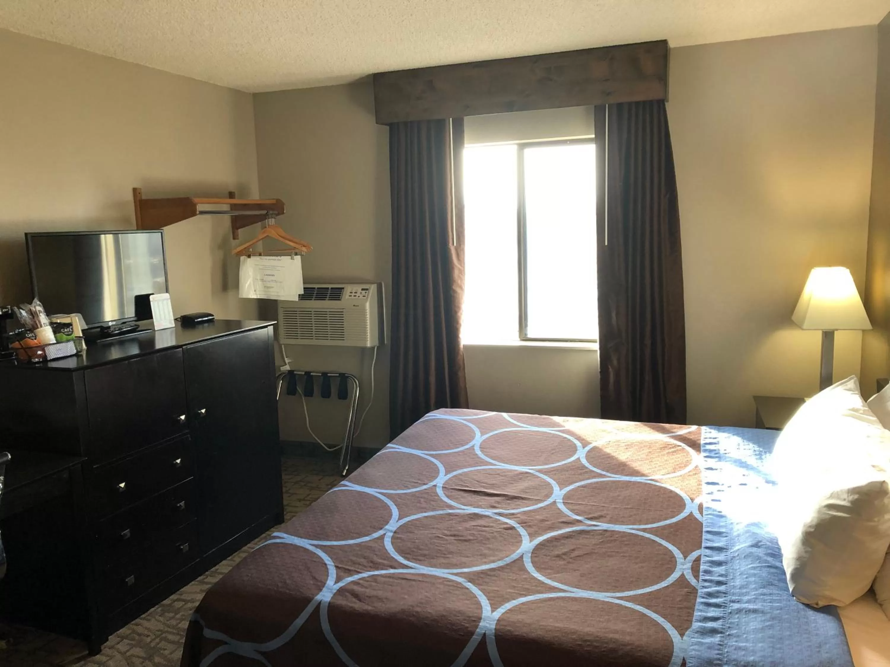 Bedroom, Bed in Super 8 by Wyndham Boise