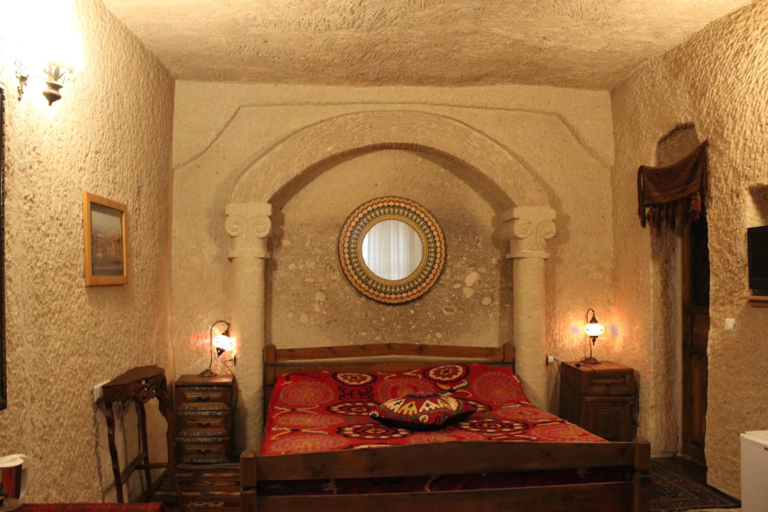 Bedroom, Bed in Kismet Cave House