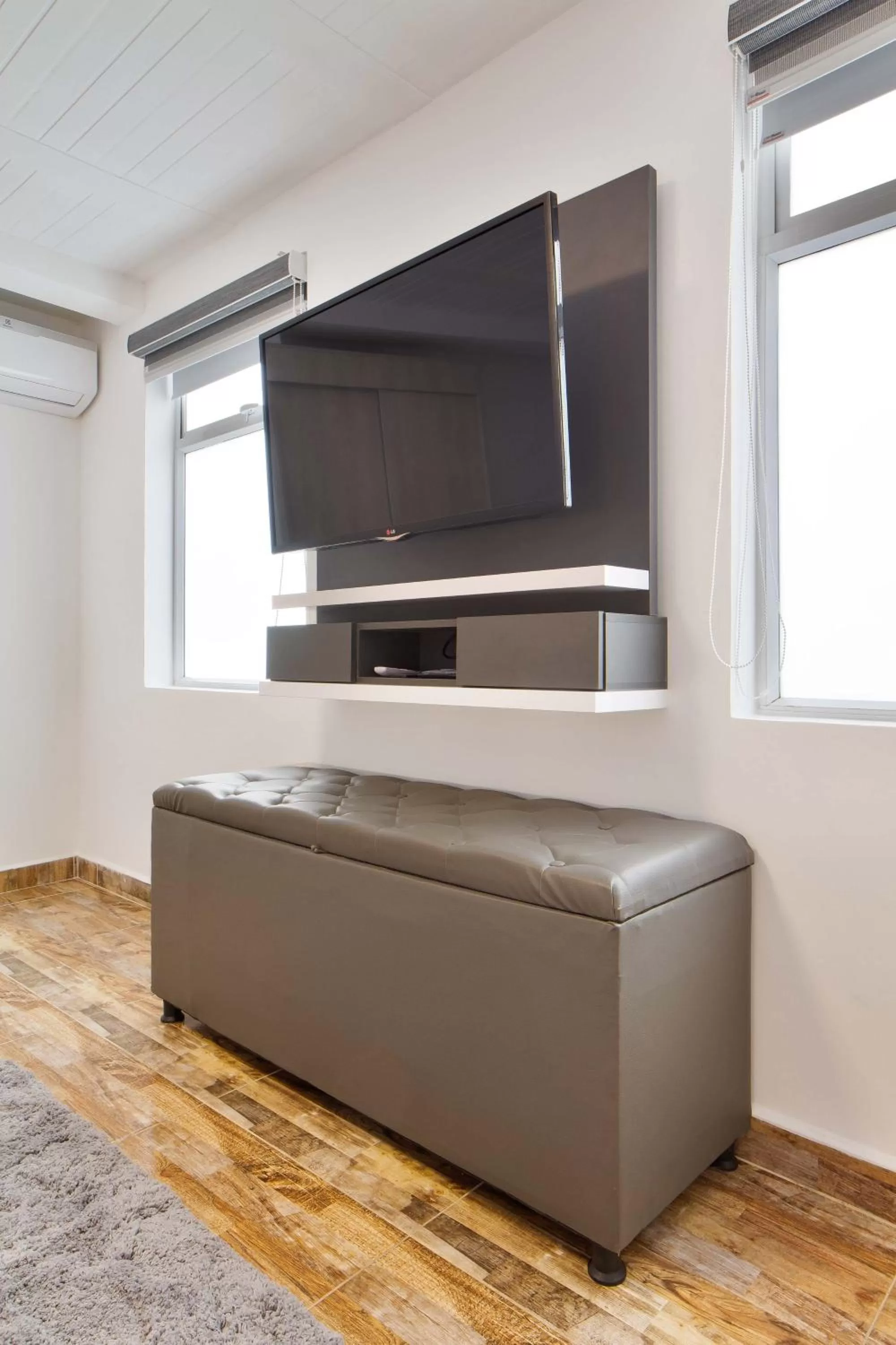 Bedroom, TV/Entertainment Center in Miracle