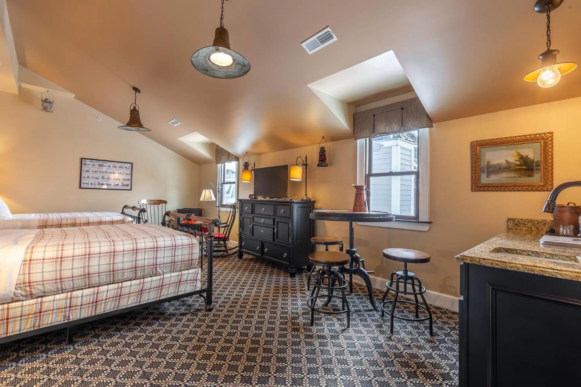 Photo of the whole room, Bed in Steele Mansion Inn & Gathering Hub