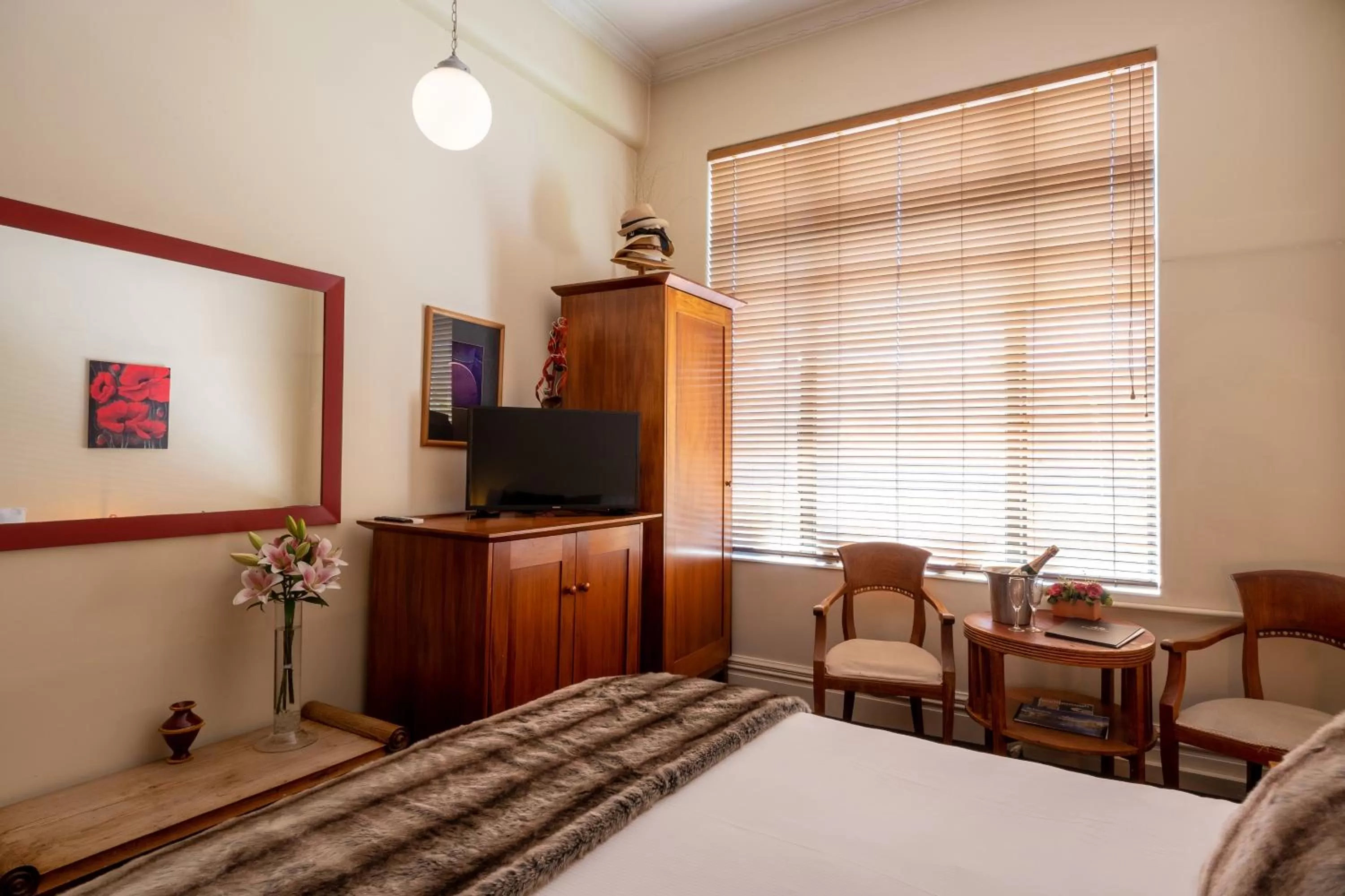 Bedroom, Bed in Hotel D'urville Blenheim