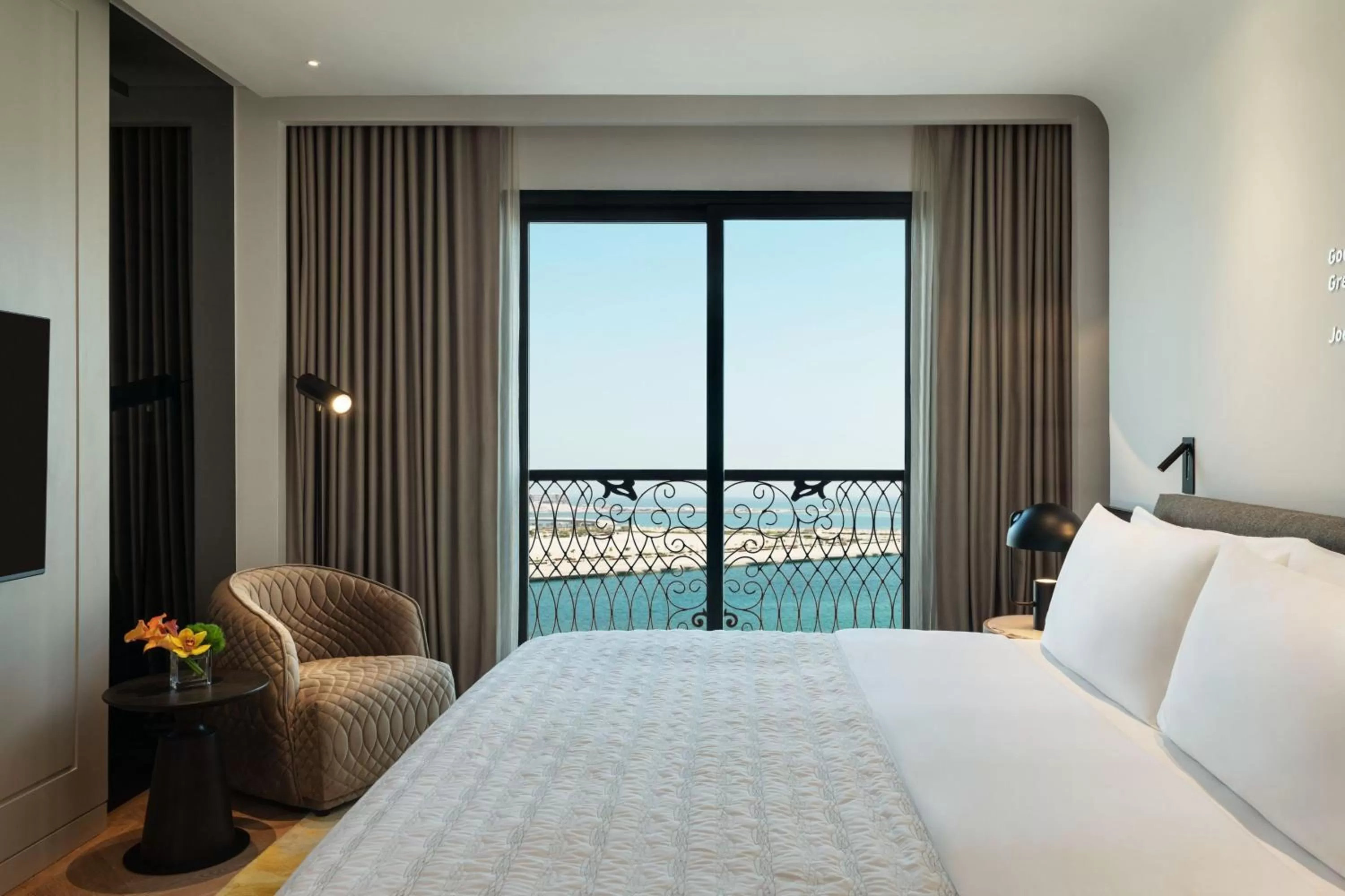 Bedroom, Bed in Le Royal Méridien Place Vendôme Lusail