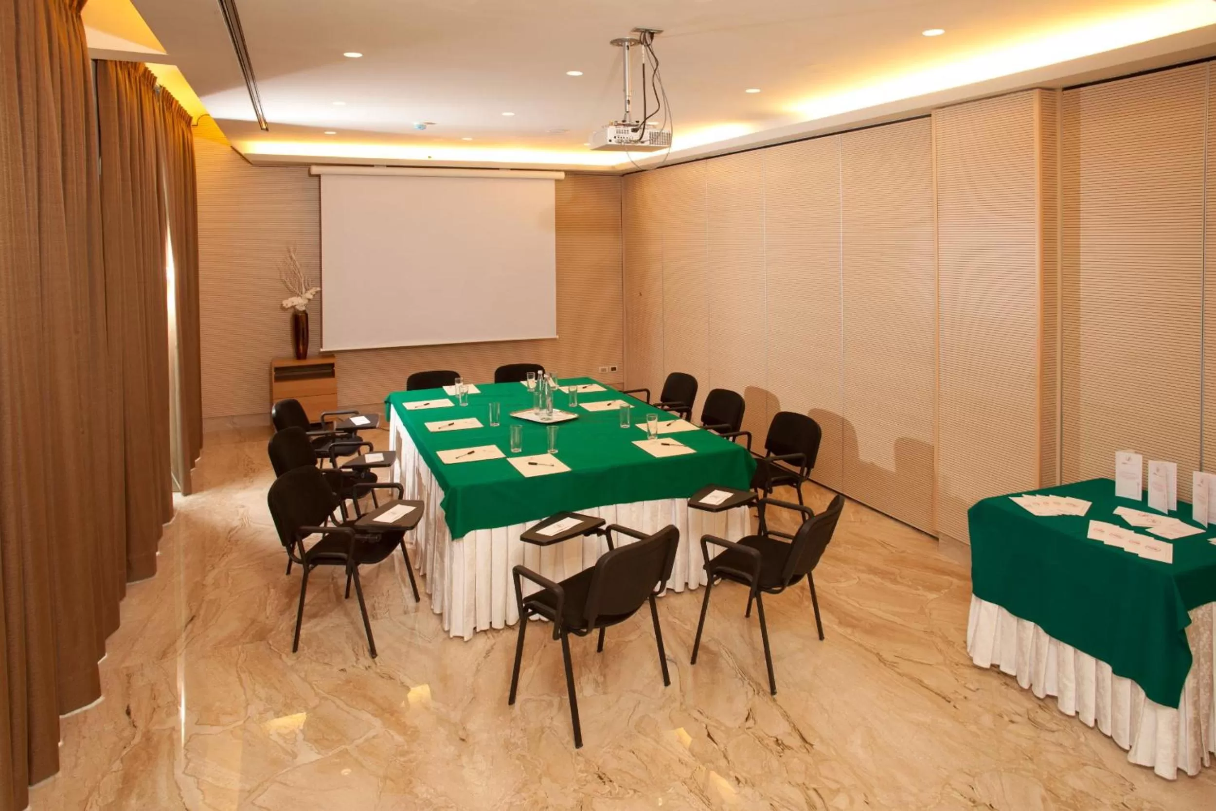 Business facilities in Hotel Piccolo Borgo