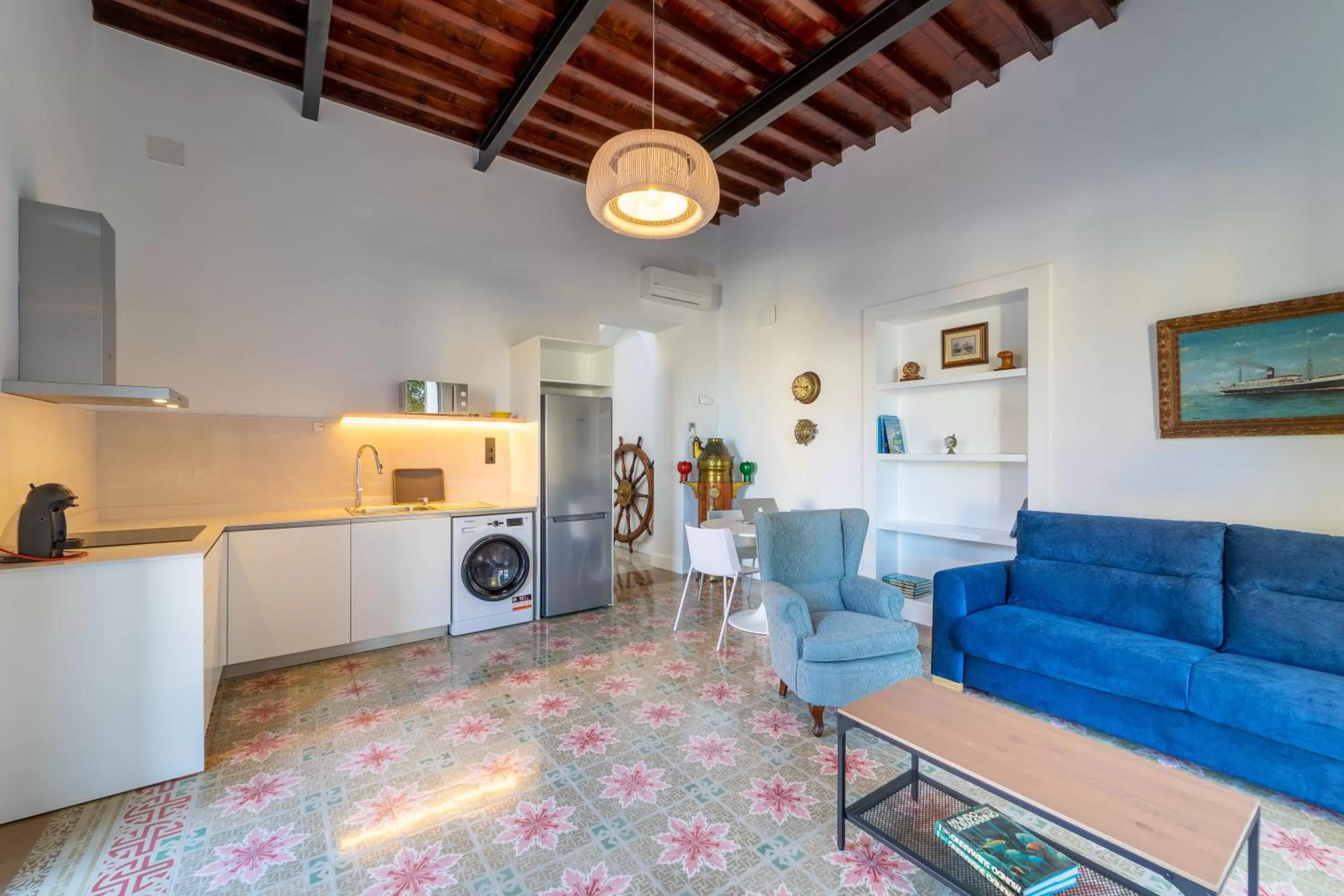 Kitchen or kitchenette, Seating Area in Albor Suites