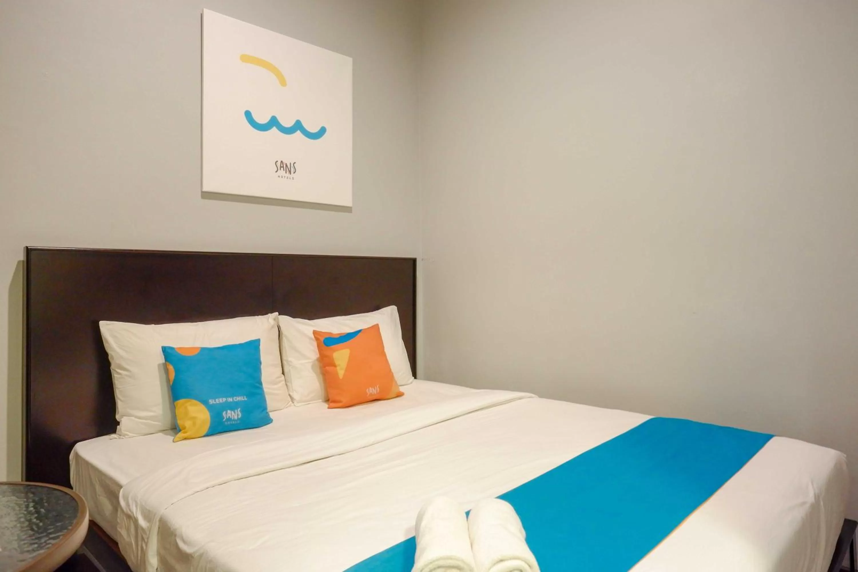 Bedroom, Bed in Sans Hotel Empress Simpang Lima