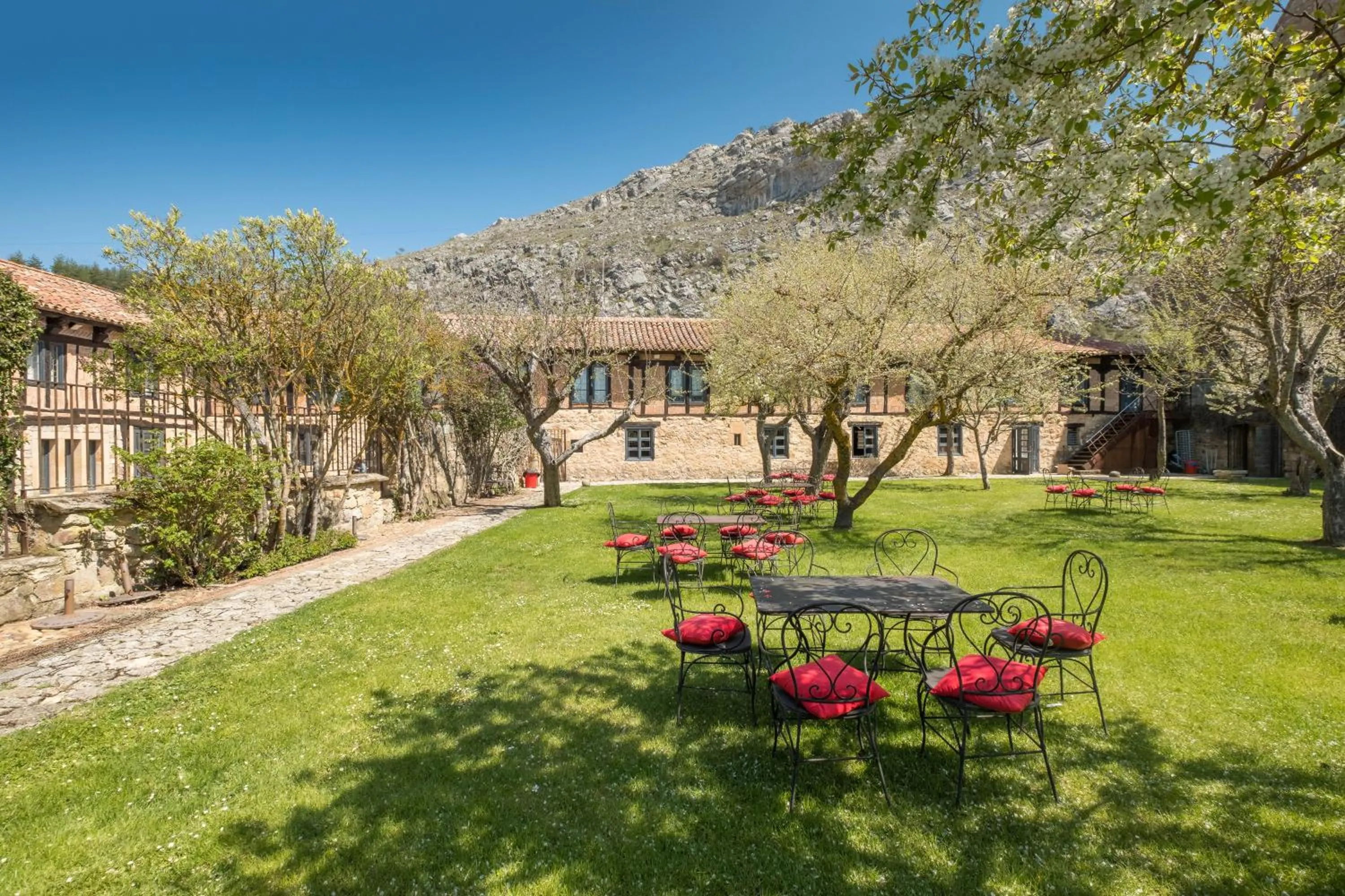 Patio, Garden in Hotel Posada Santa Maria la Real