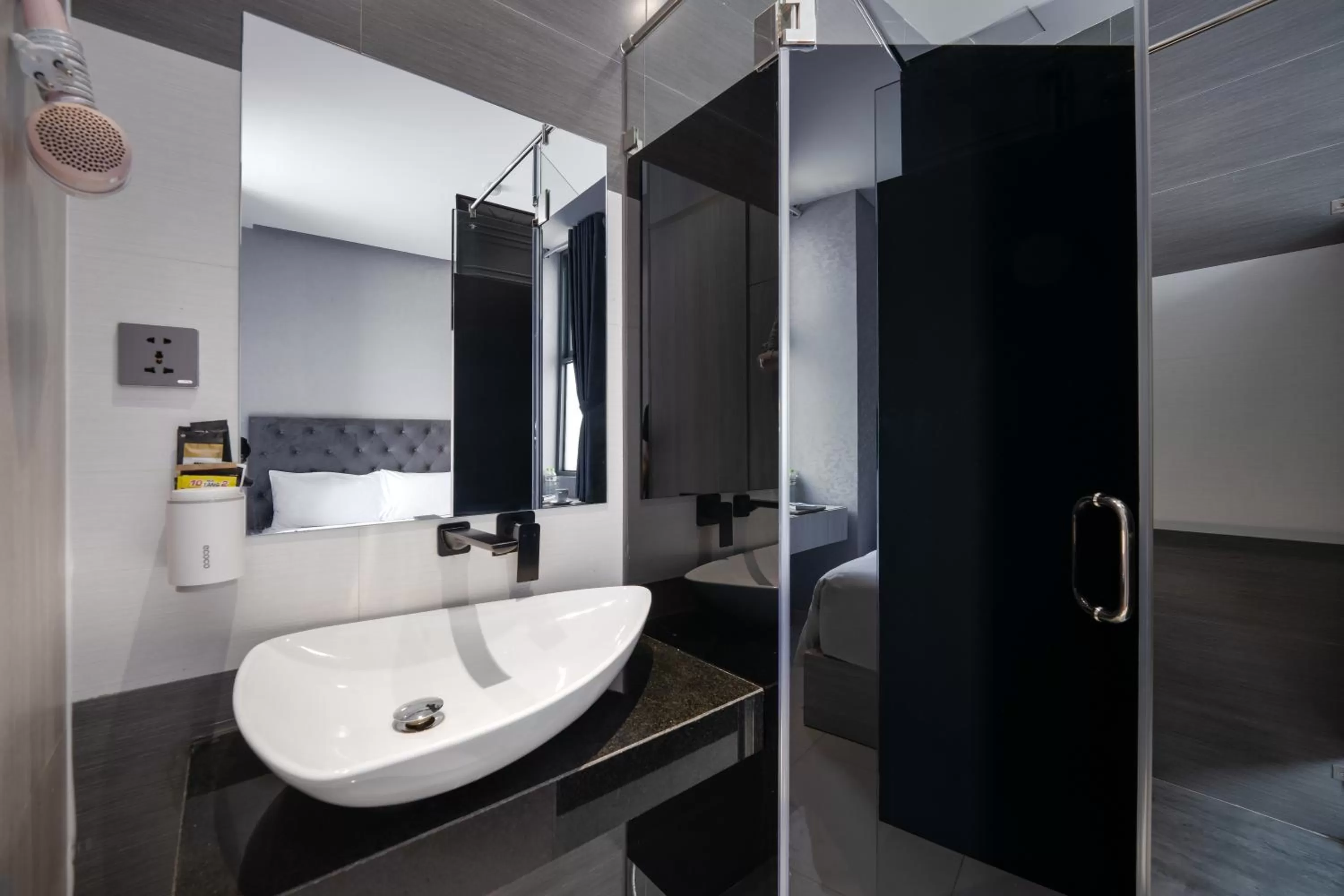 Bathroom in Mari Queen Hotel - Bui Thi Xuan