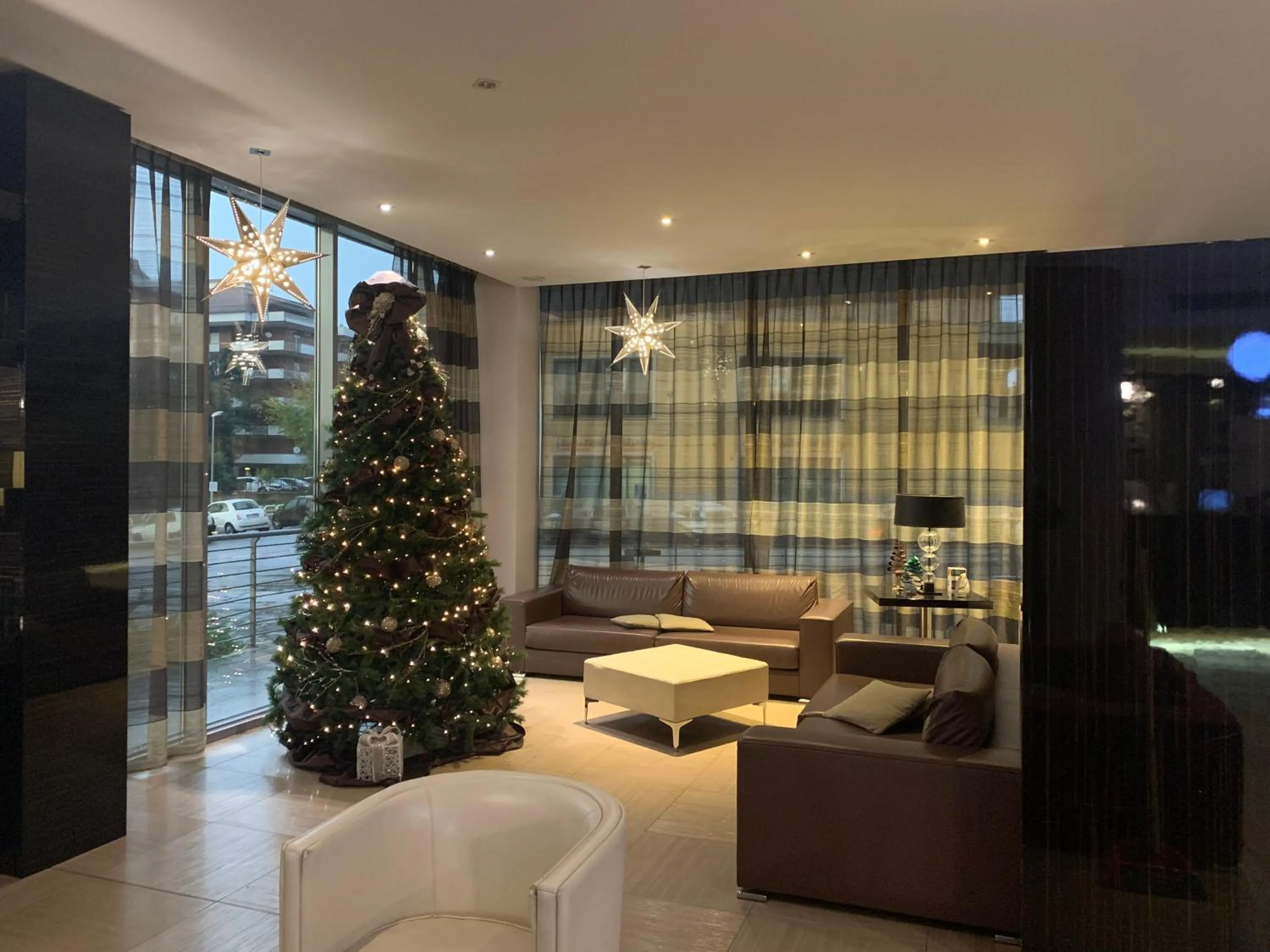 Communal lounge/ TV room in Quality Hotel Green Palace