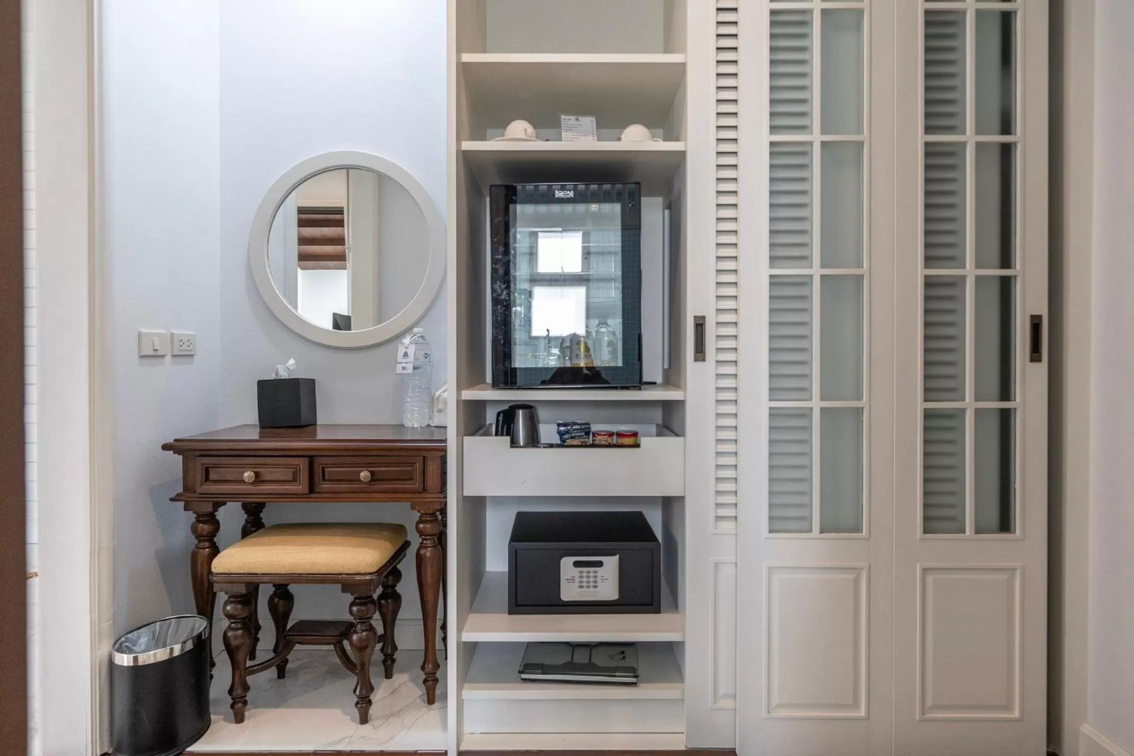 wardrobe in Content Villa Chiangmai