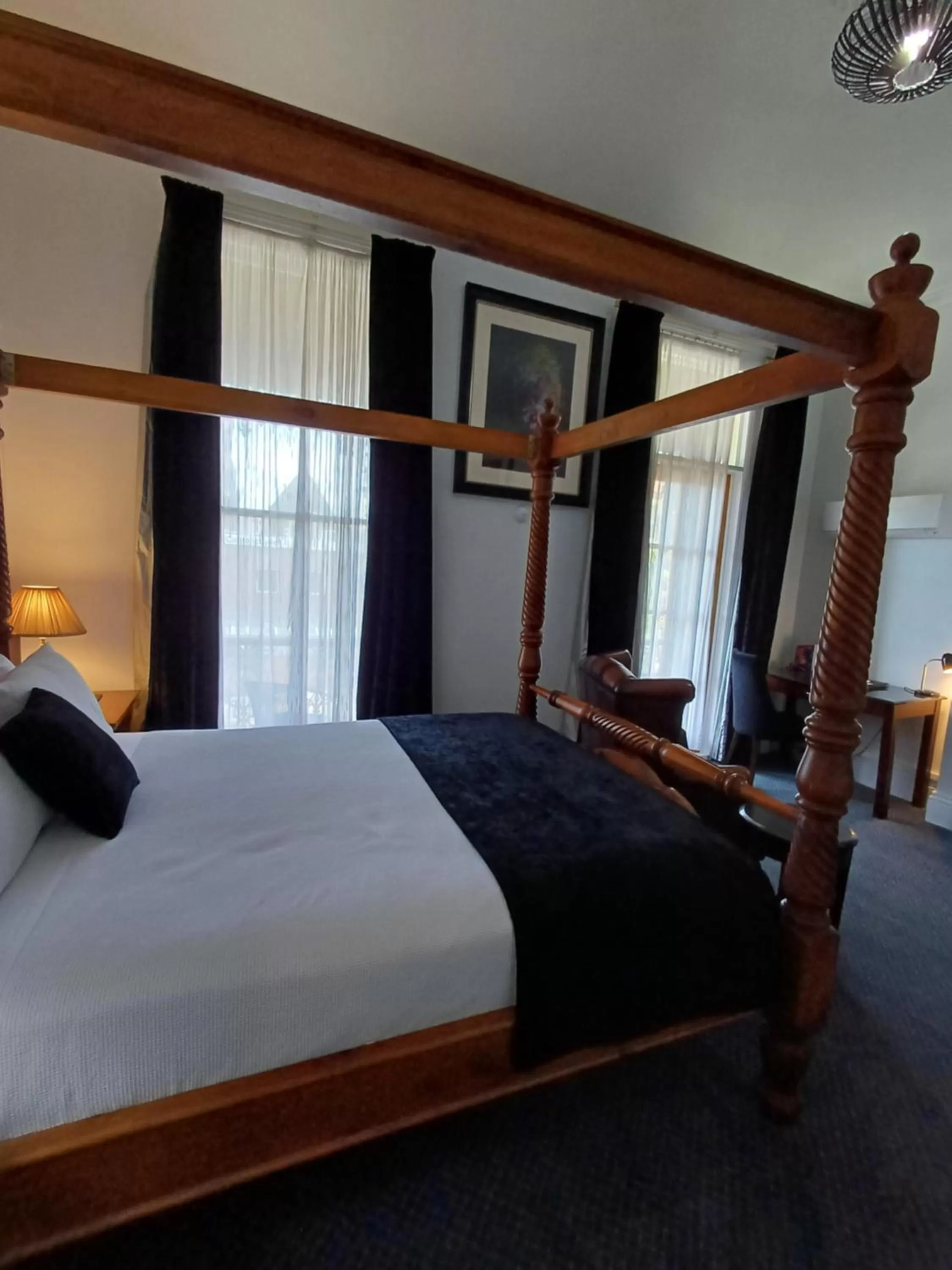 Bedroom, Bed in Art Hotel on York