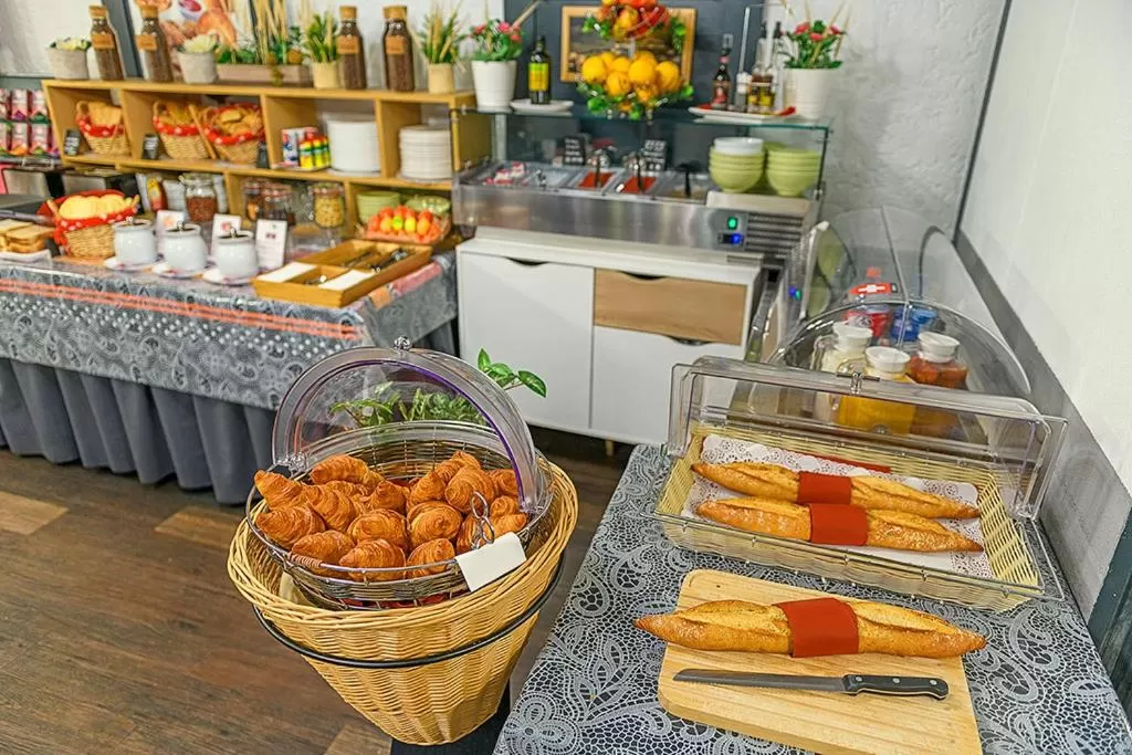 Breakfast in Hotel des Alpes Bulle center