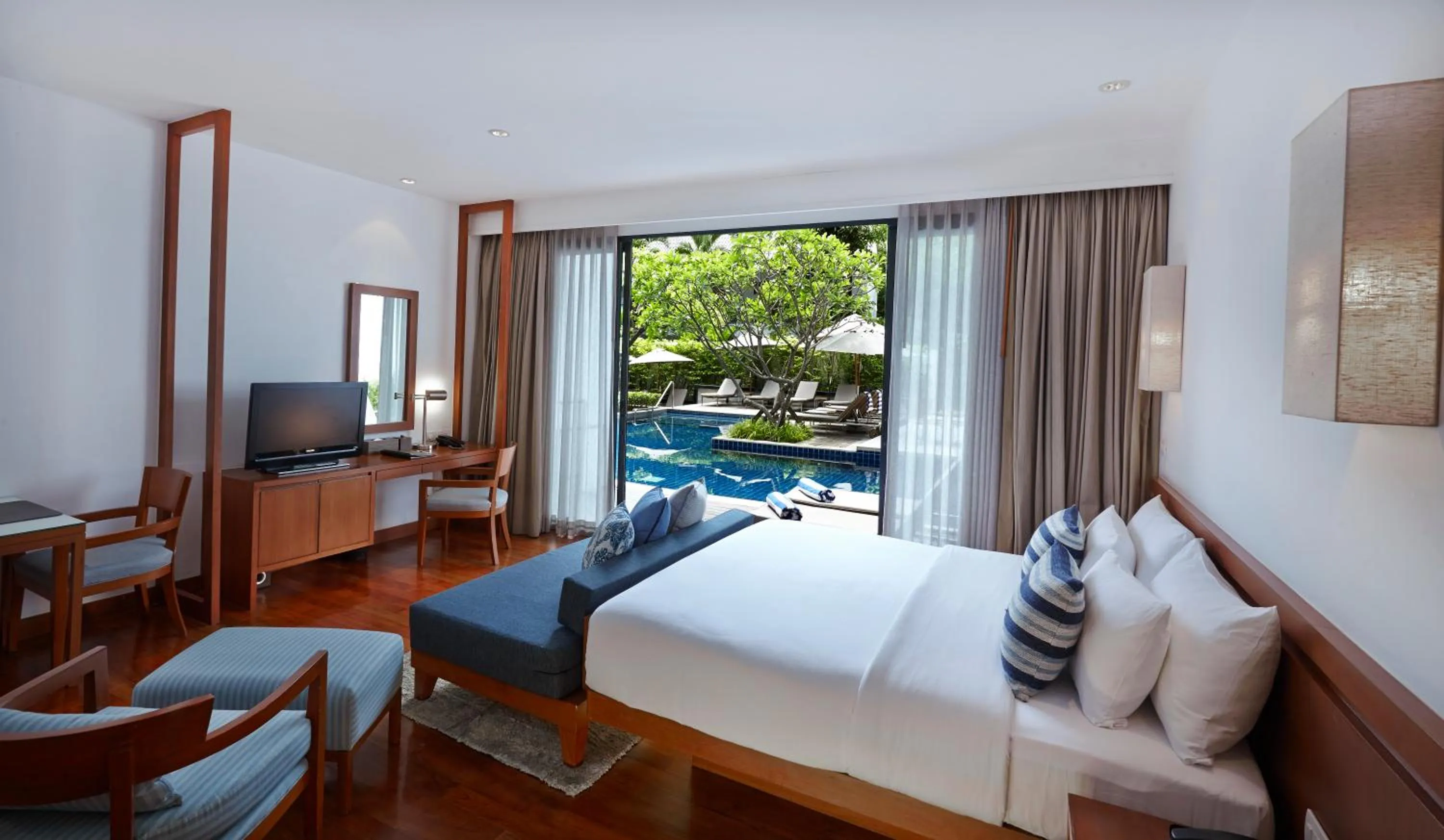 Pool view, Bed in Woodlands Suites Serviced Residences