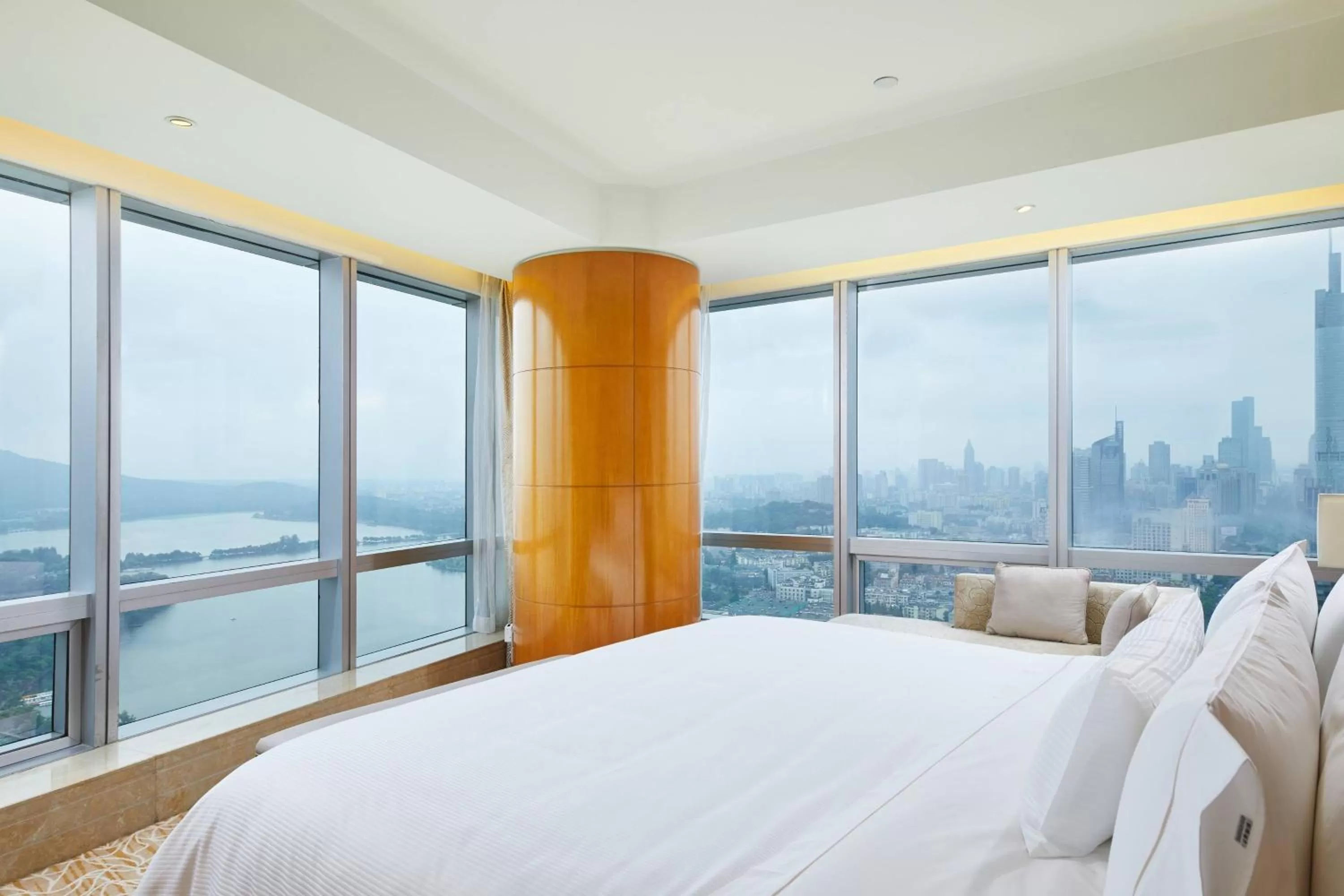 Bedroom, Bed in The Westin Nanjing Xuanwu Lake