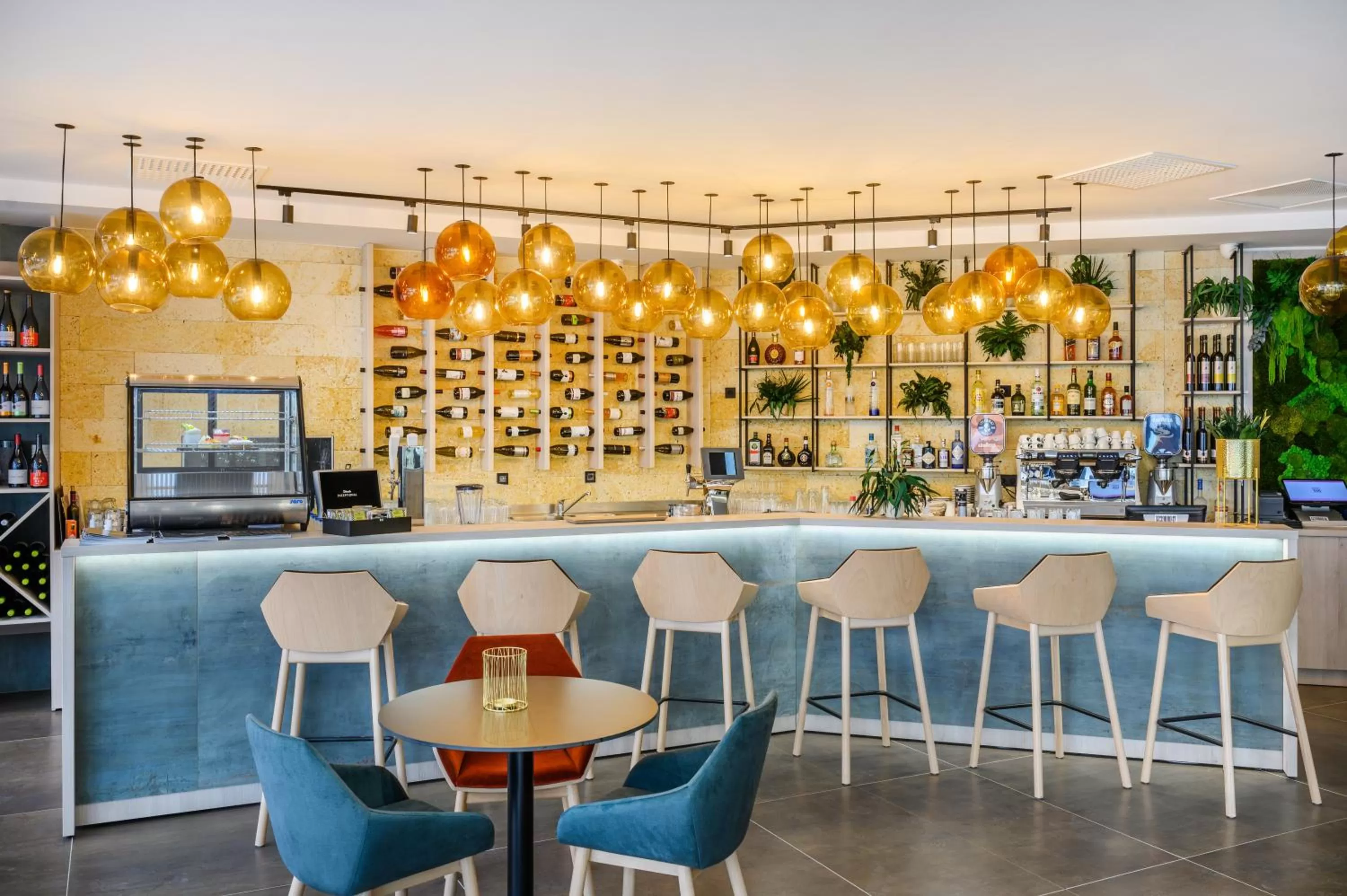 Lounge or bar in Mercure Tokaj Center