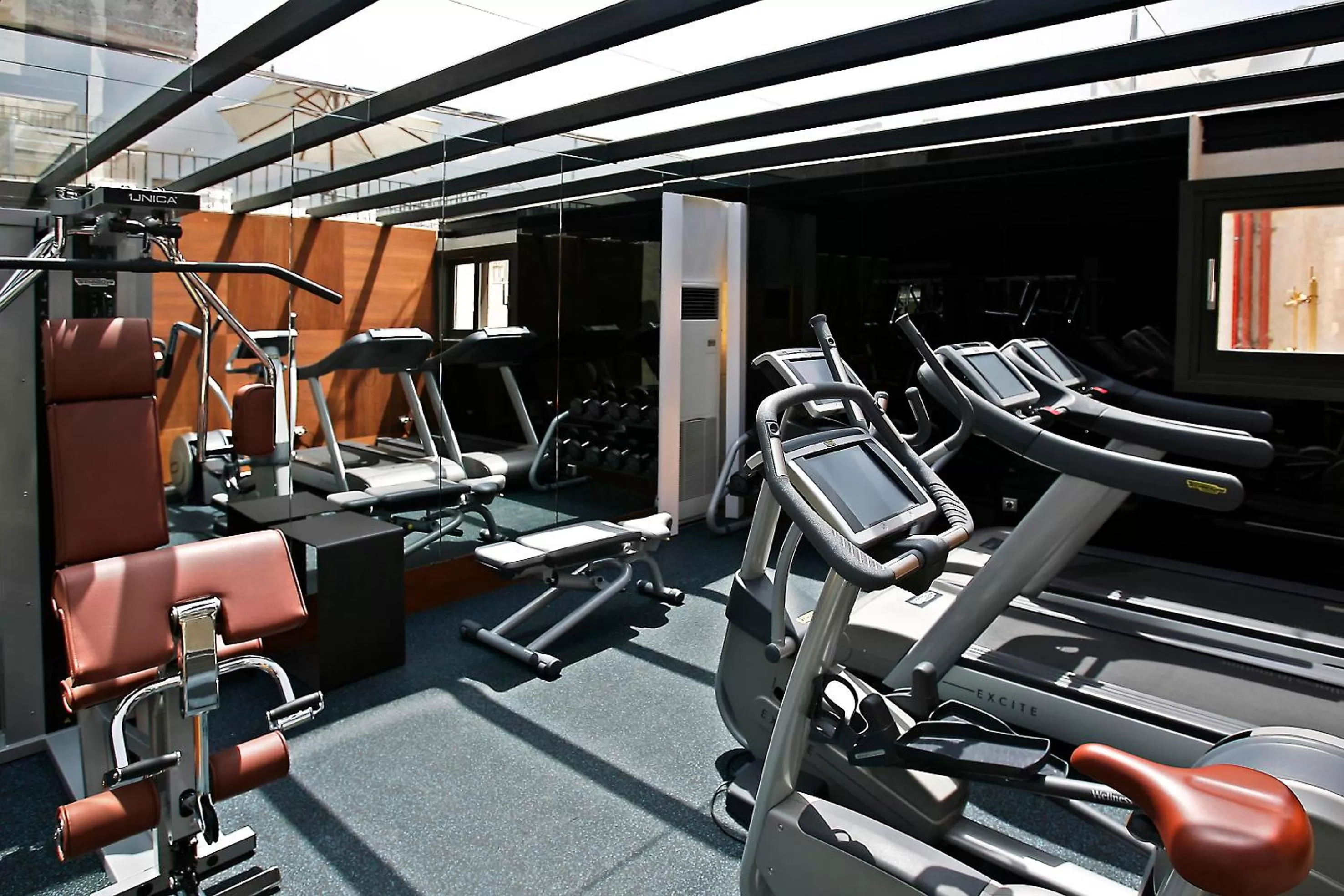 Fitness centre/facilities in EME Catedral Mercer Hotel