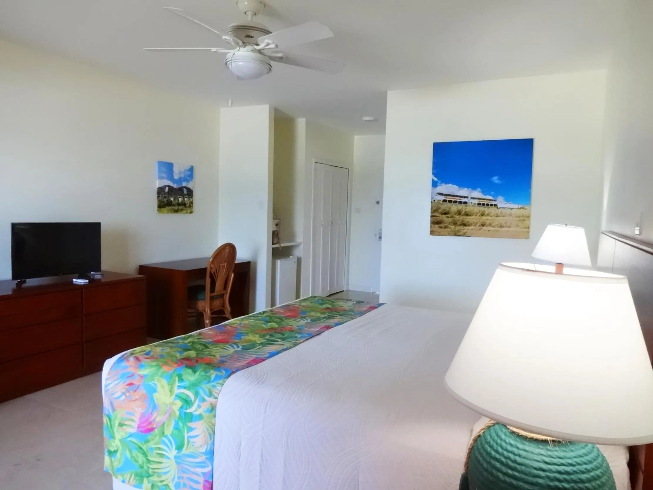 Photo of the whole room, Bed in Sugar Bay Club