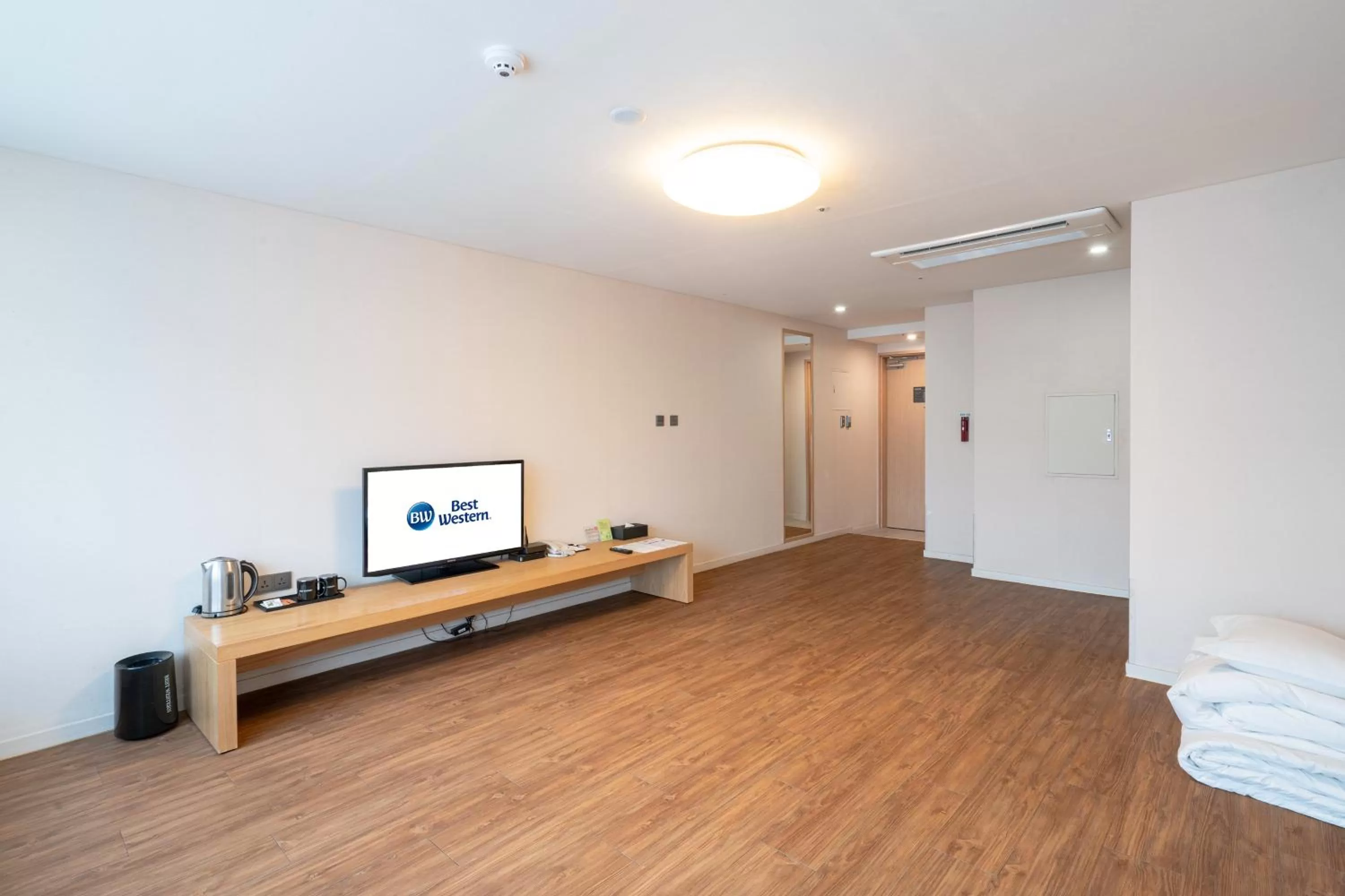 Bedroom, Bed in Best Western Jeju Hotel