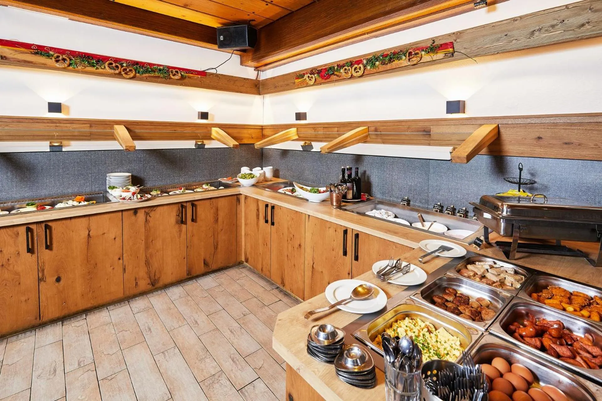 Buffet breakfast in Hotel Rupertihof