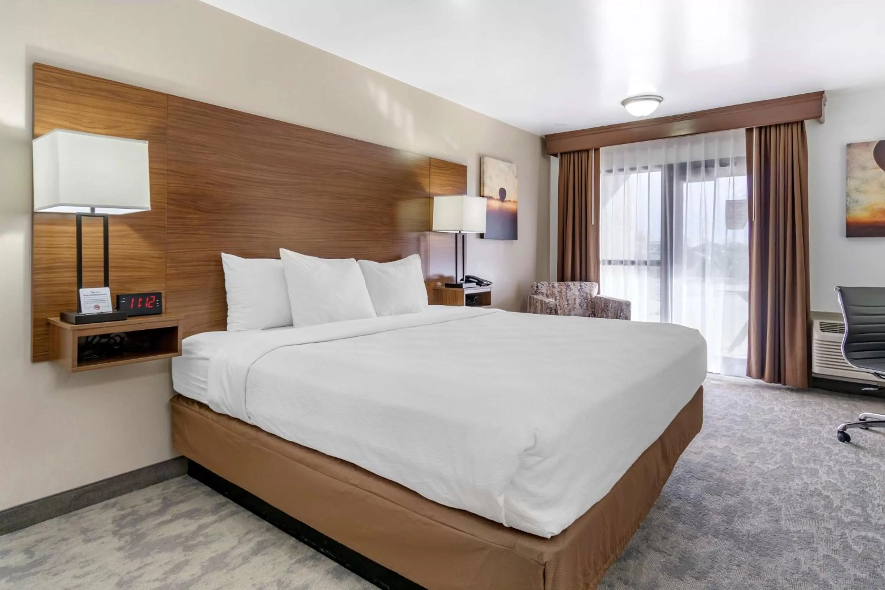 Photo of the whole room in Best Western PLUS Lake Front Hotel