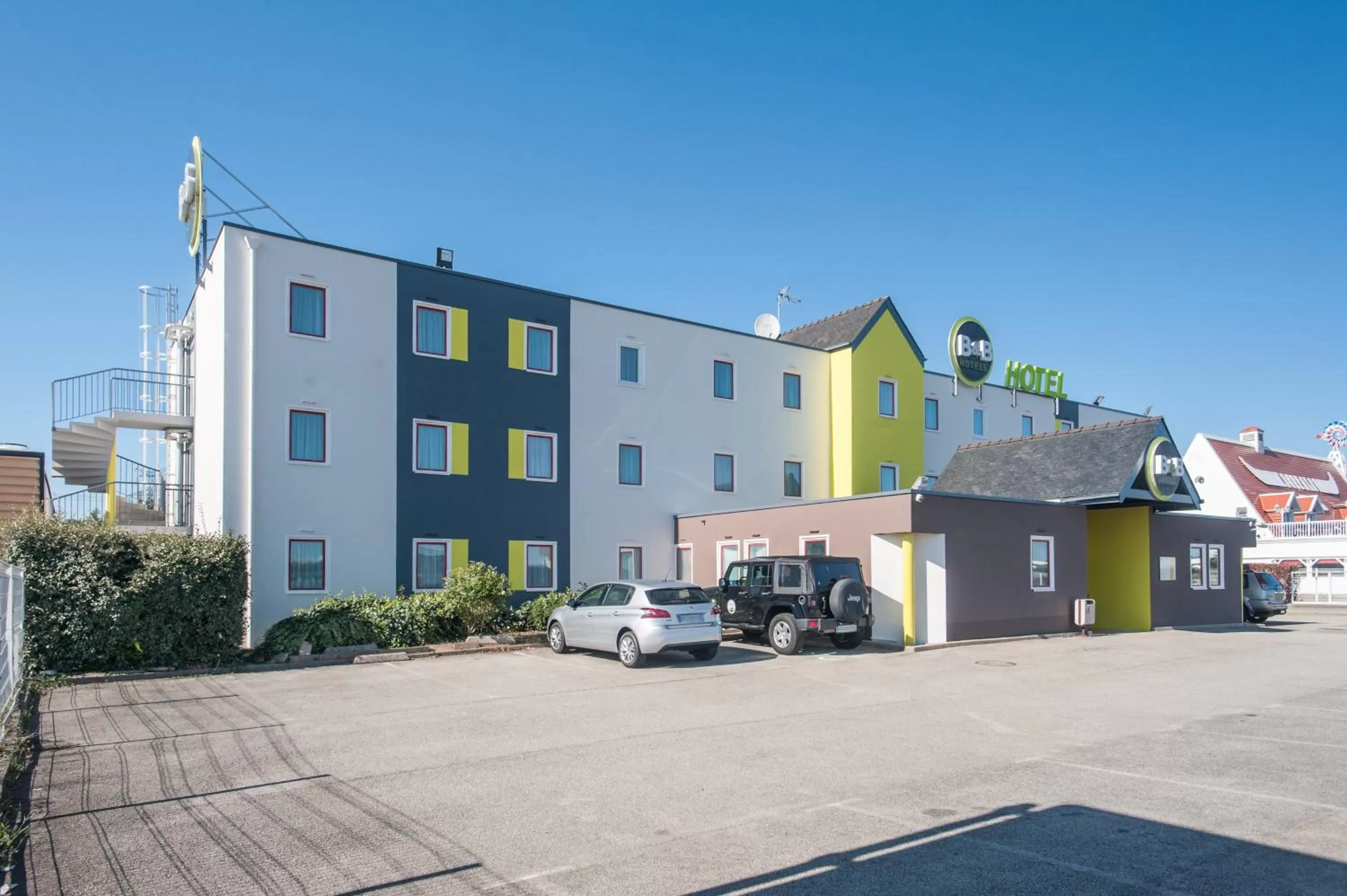 Facade/entrance in B&B HOTEL Lorient Caudan