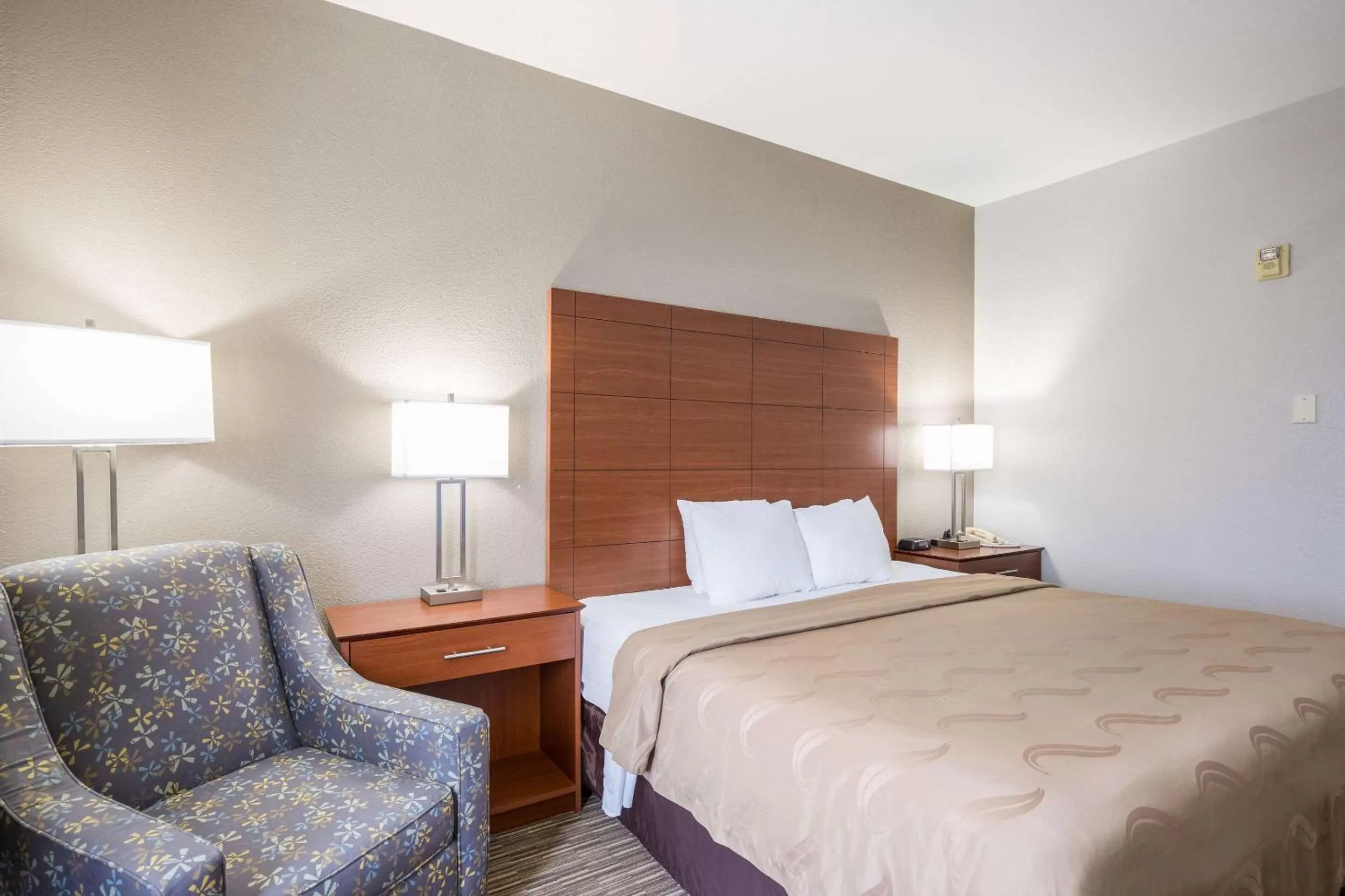 Photo of the whole room, Bed in Quality Inn & Suites Lodi I-90
