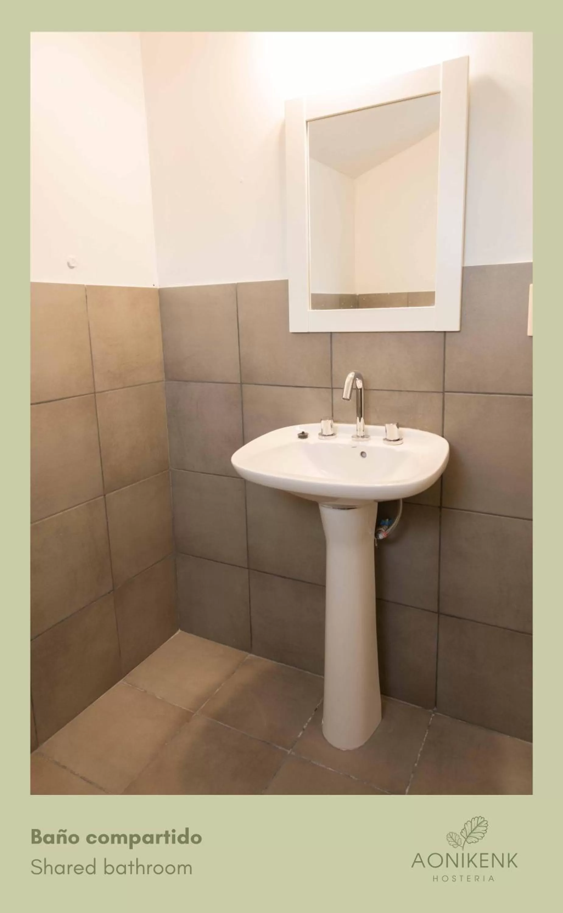 Shower in Hostería Aonikenk