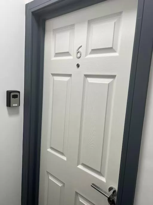 Facade/entrance in Newly refurbished studio, great location 8 studios