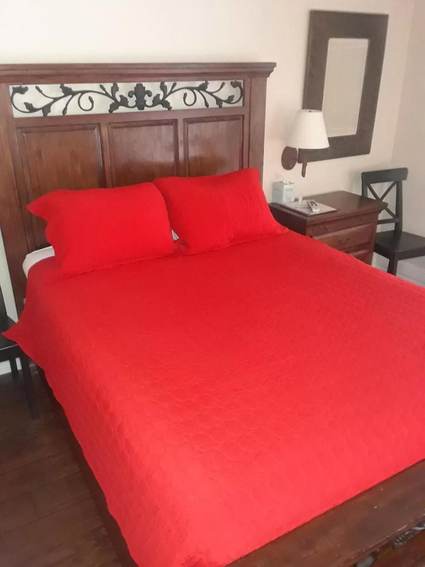 Bed in Los Gatos Garden Inn Hotel