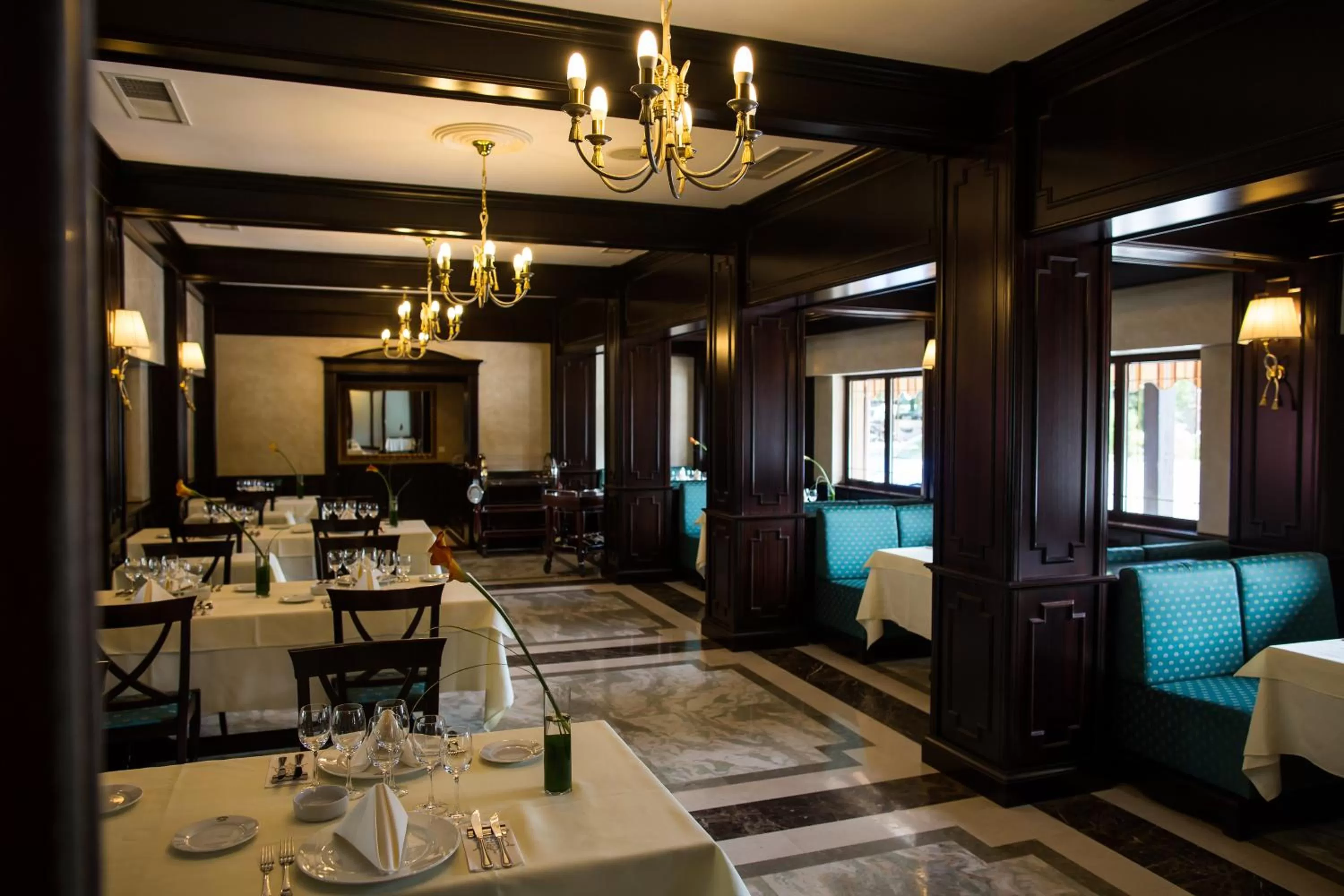 Restaurant/places to eat in Hotel Snagov Club
