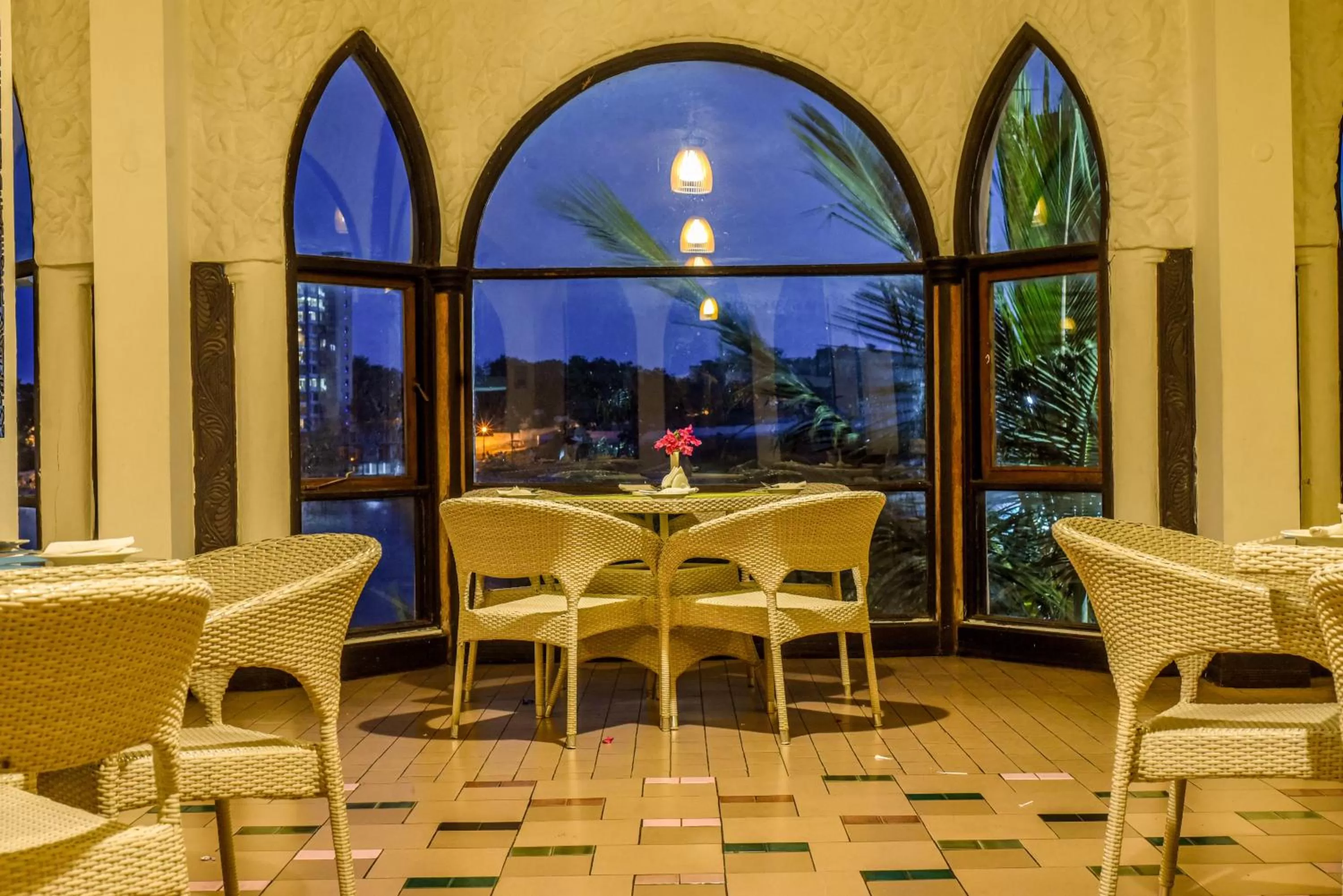 Restaurant/places to eat in CityBlue Creekside Hotel & Suites