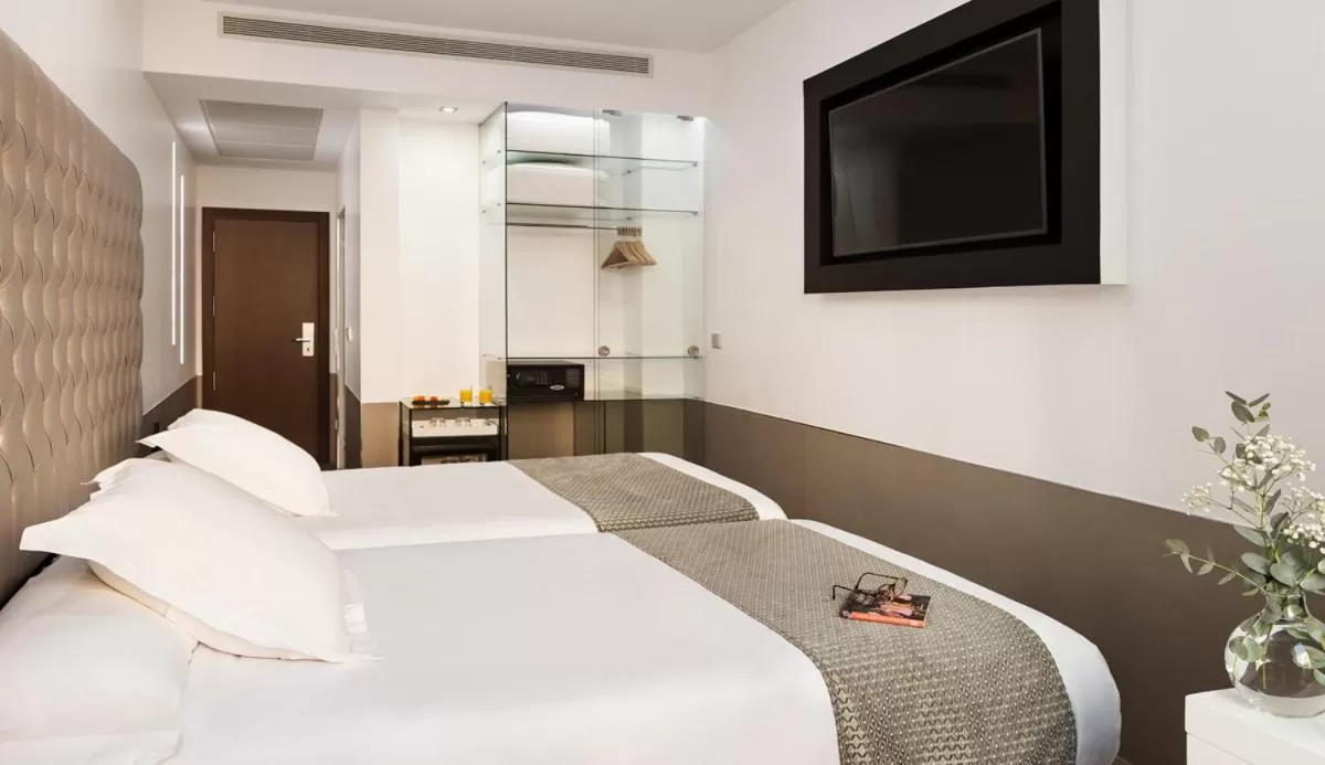 Photo of the whole room, Bed in Francisco I Boutique