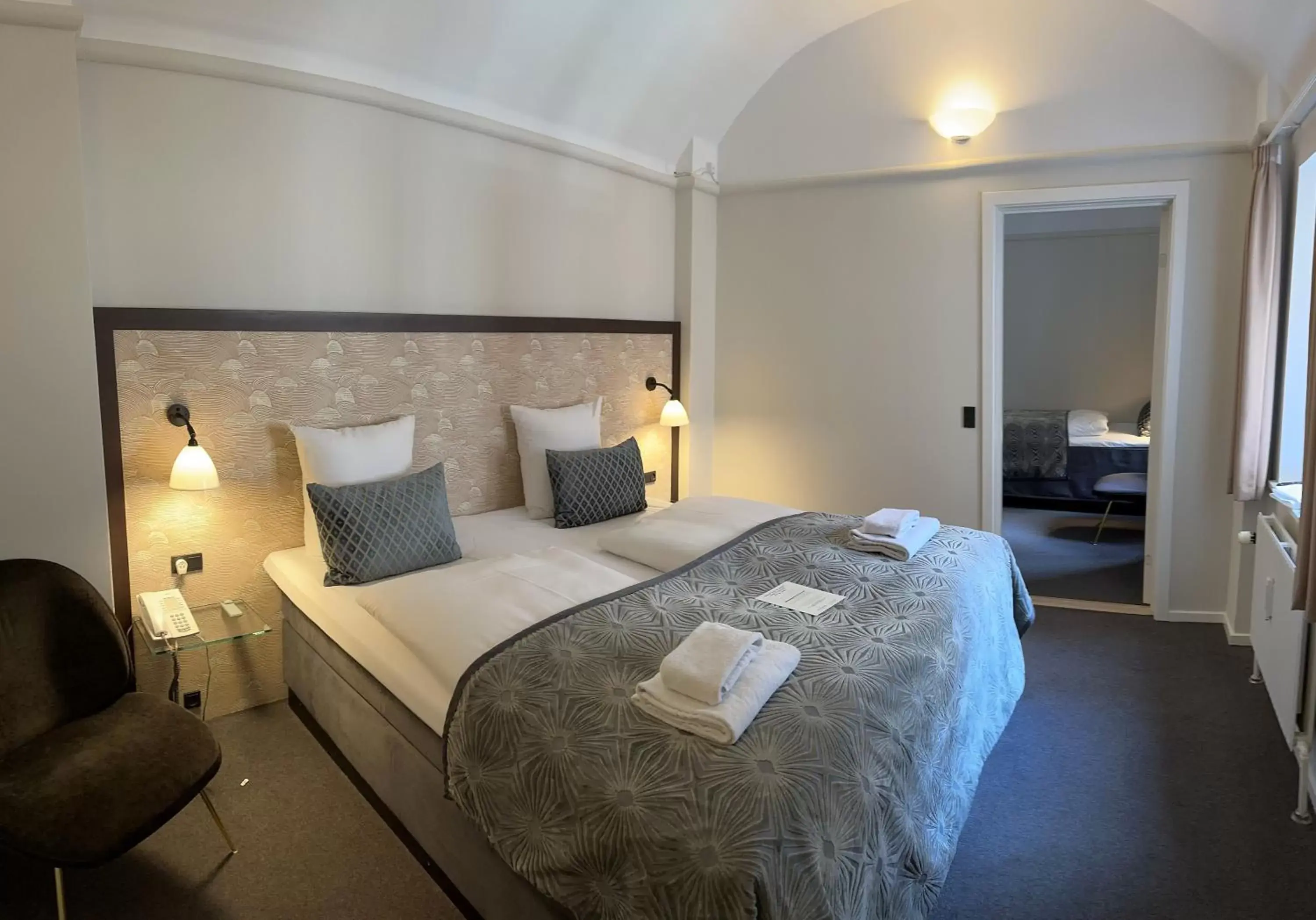 Triple Room in Ascot Hotel Triple Room in Ascot Hotel