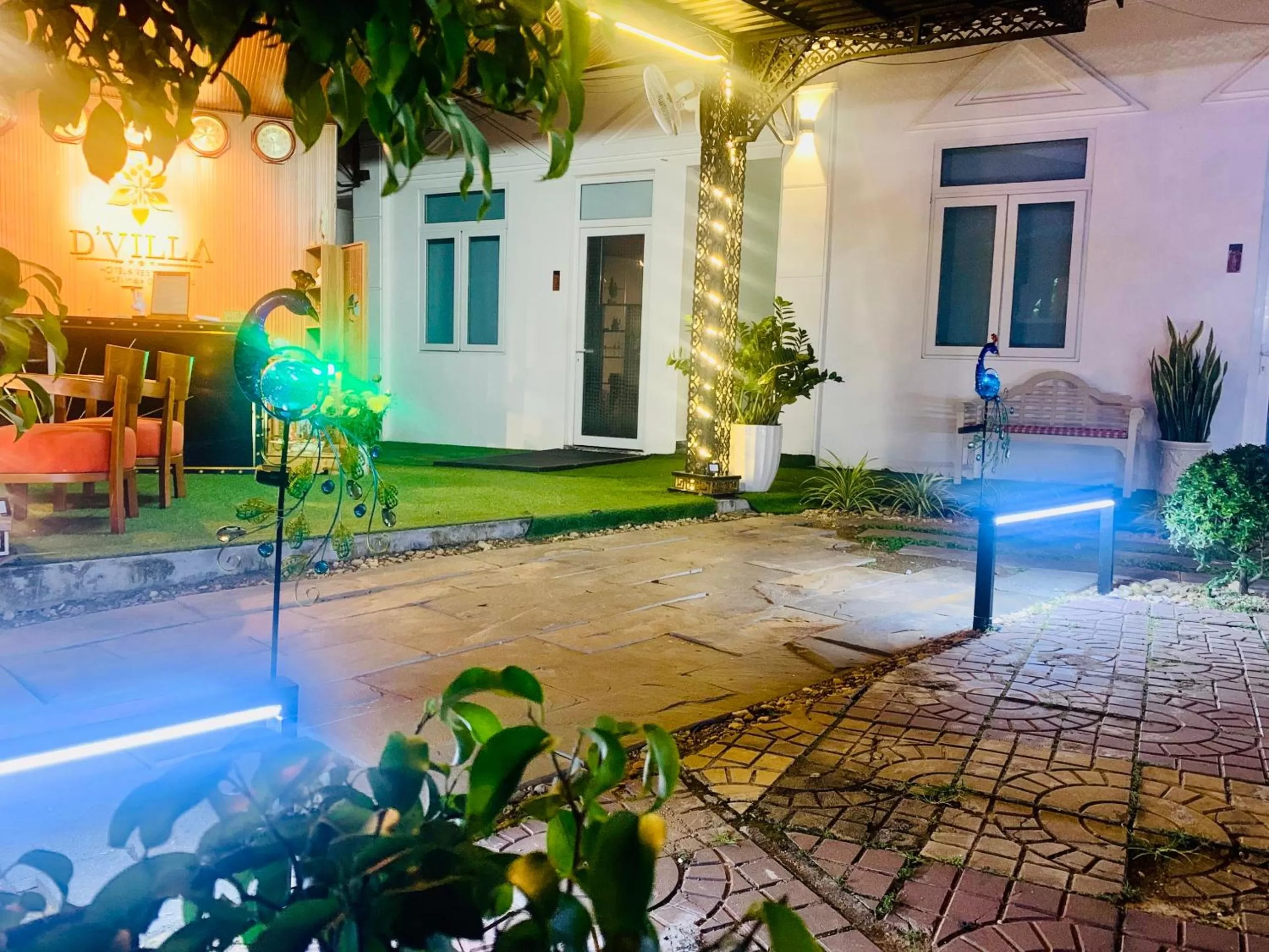 Swimming Pool in D'Villa Hotel - Homestay