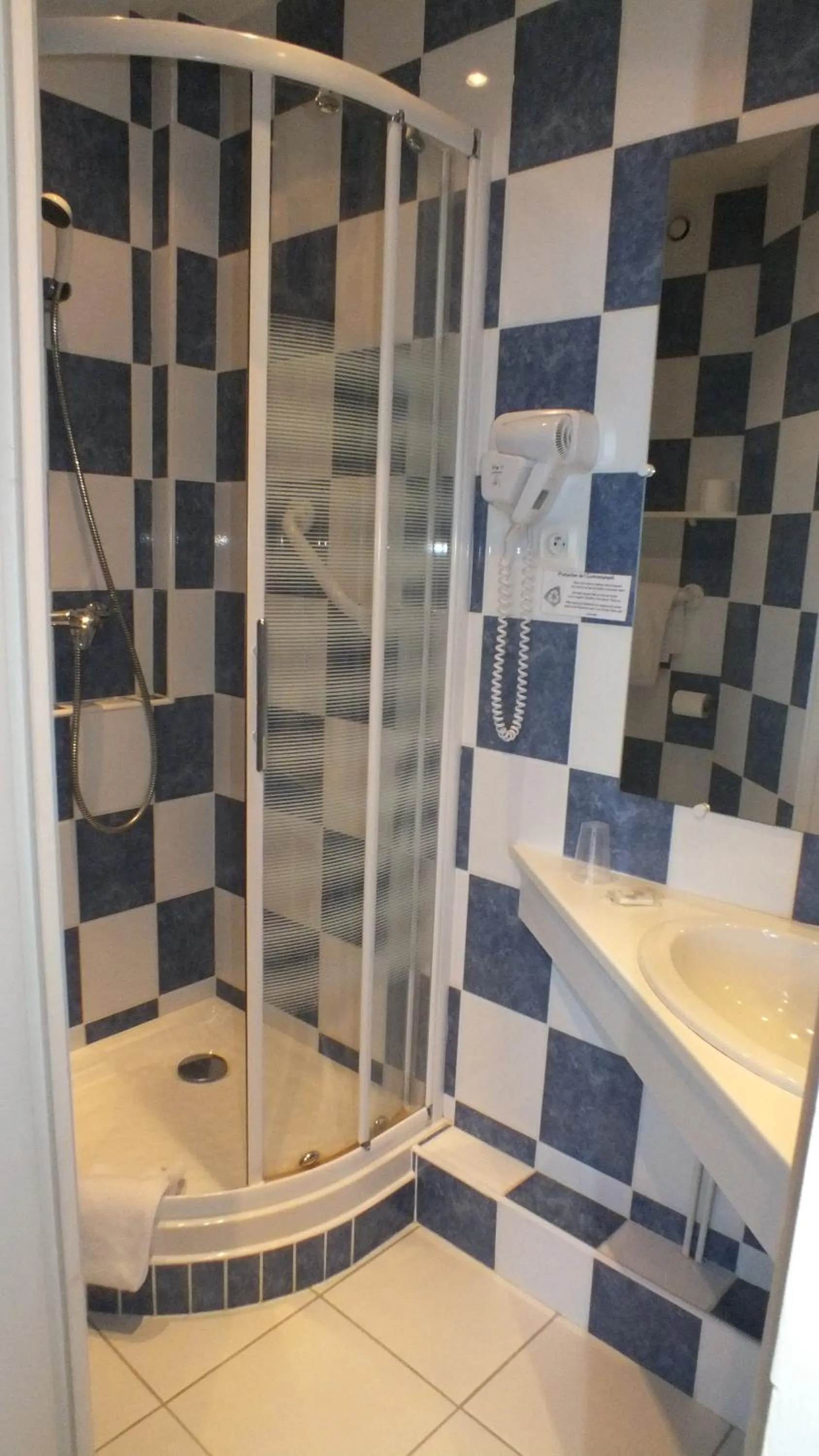 Shower in Hotel Anne De Bretagne BLOIS