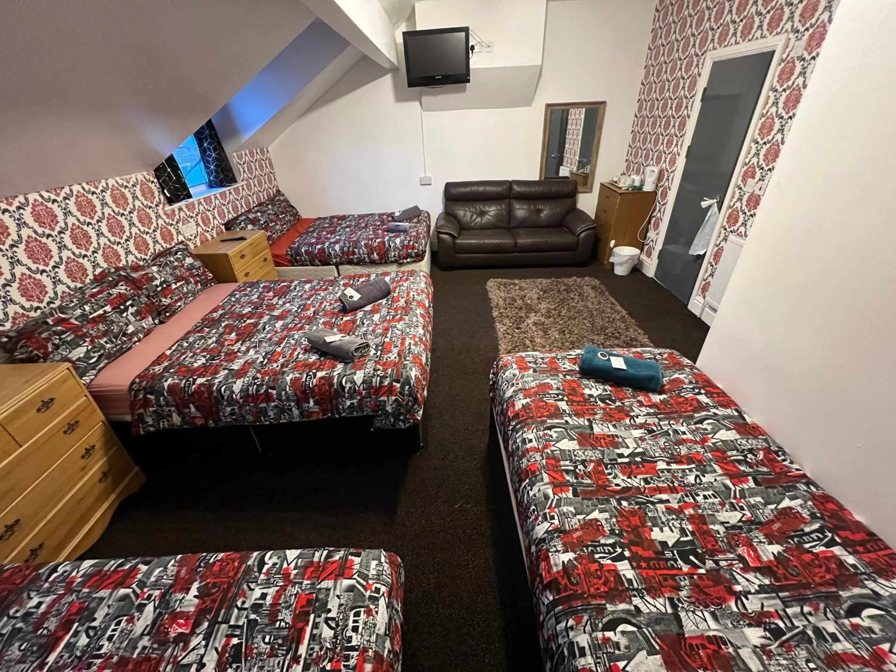 Photo of the whole room, Bed in Blackpool Central Hotel
