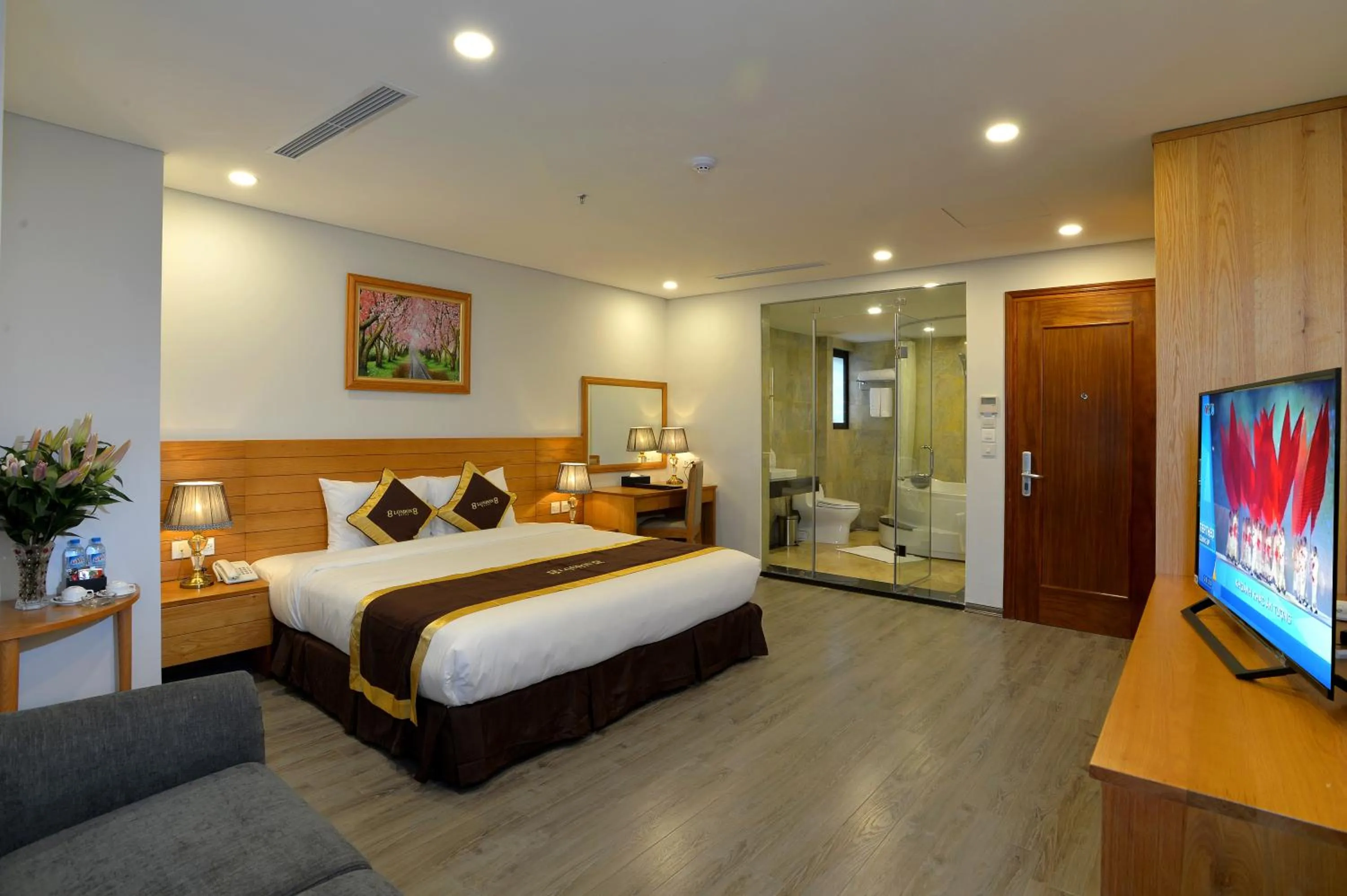 Photo of the whole room, Bed in London Hanoi Hotel