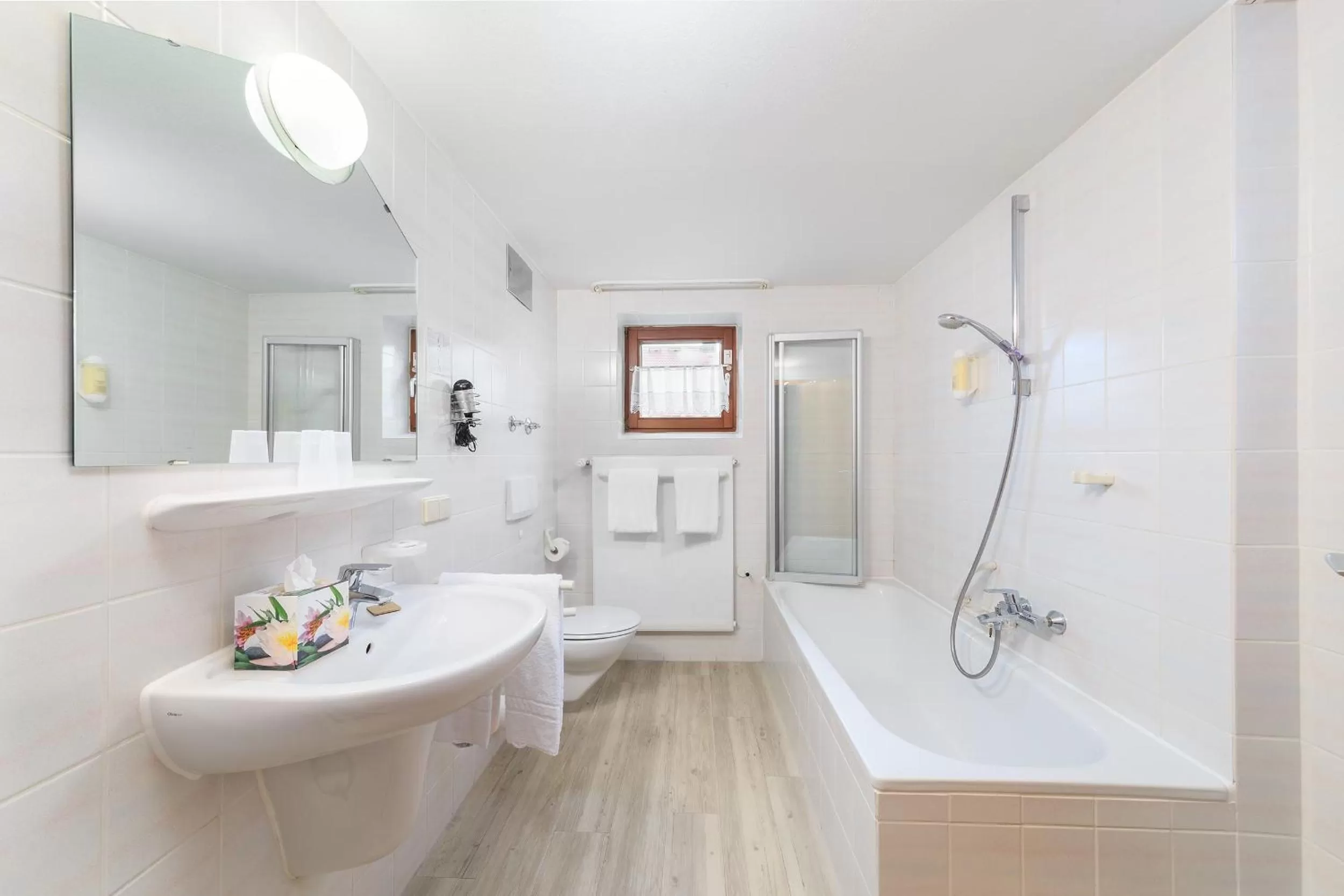 Bath, Bathroom in Hotel Garni Gästehaus am Mühlbach