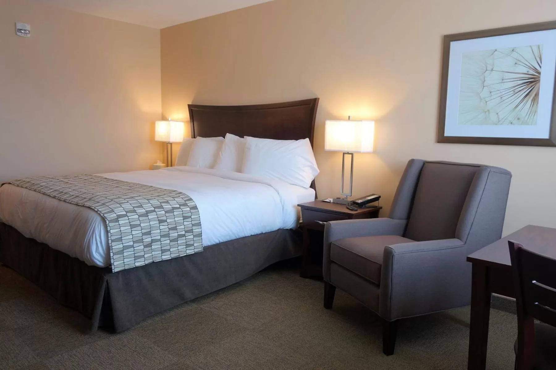 Bedroom, Bed in Travelodge by Wyndham Pincher Creek