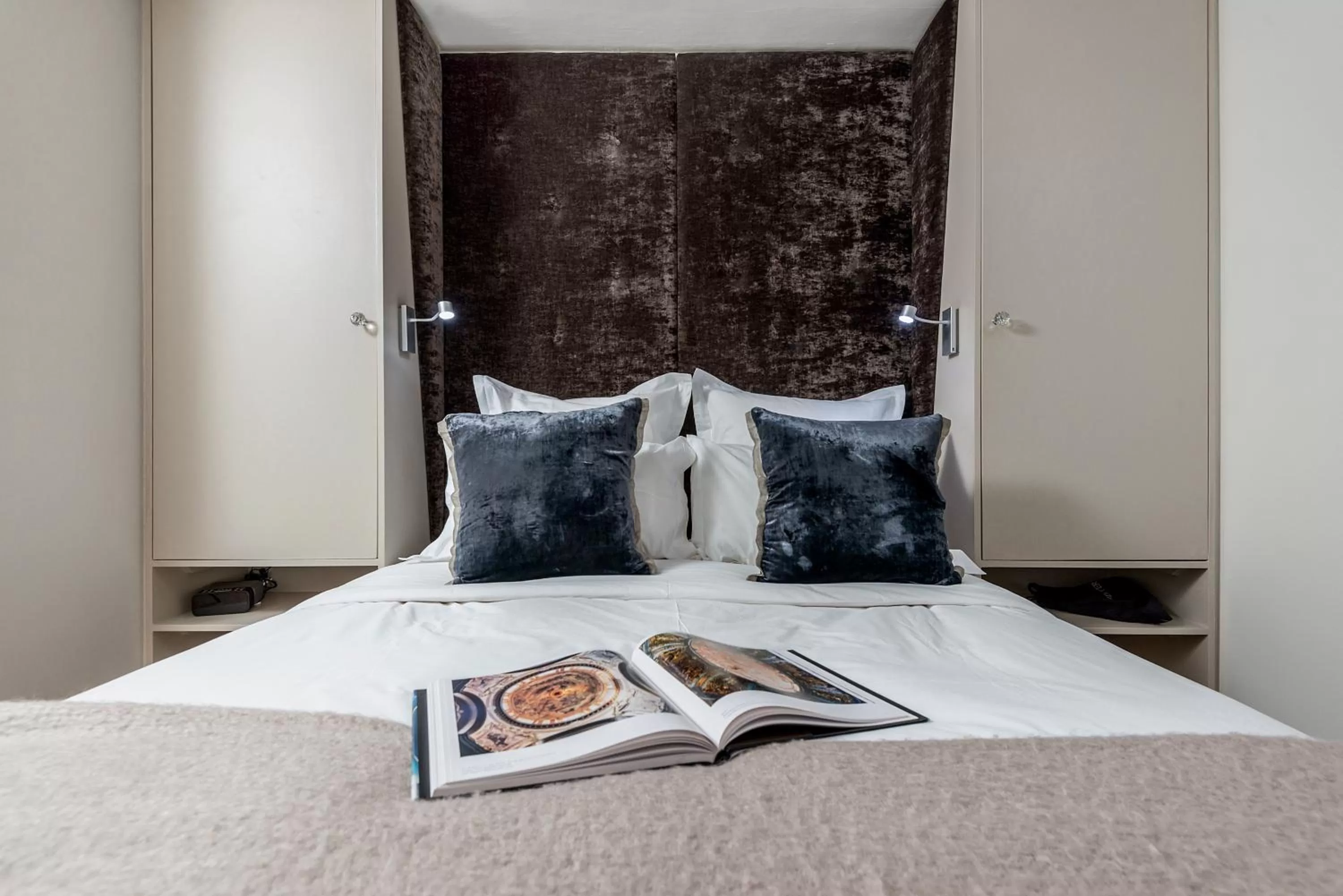 Bed in Crazy Fox Hurley Boutique B&B