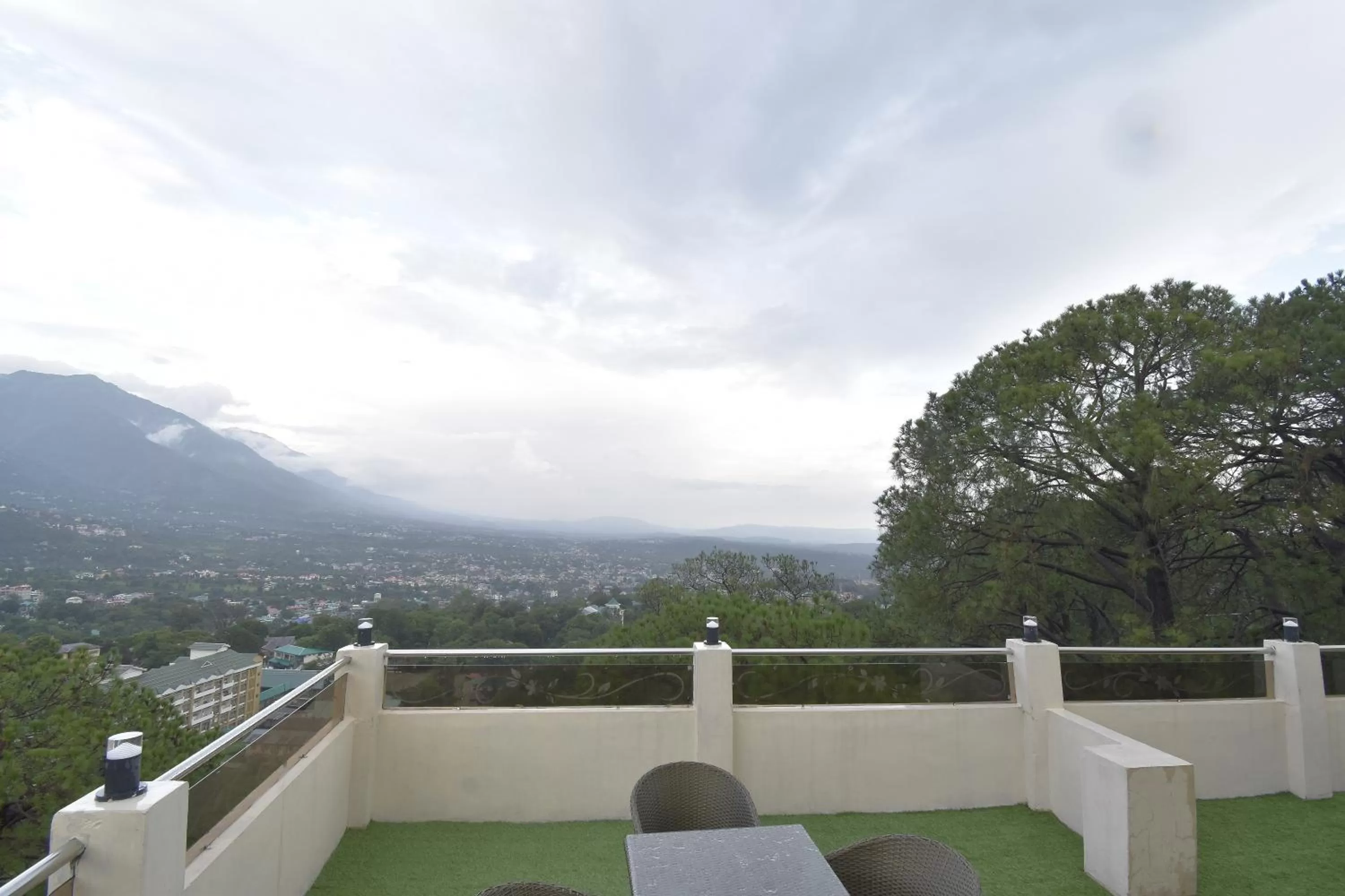 Day in The Royal Castle AC Centralized