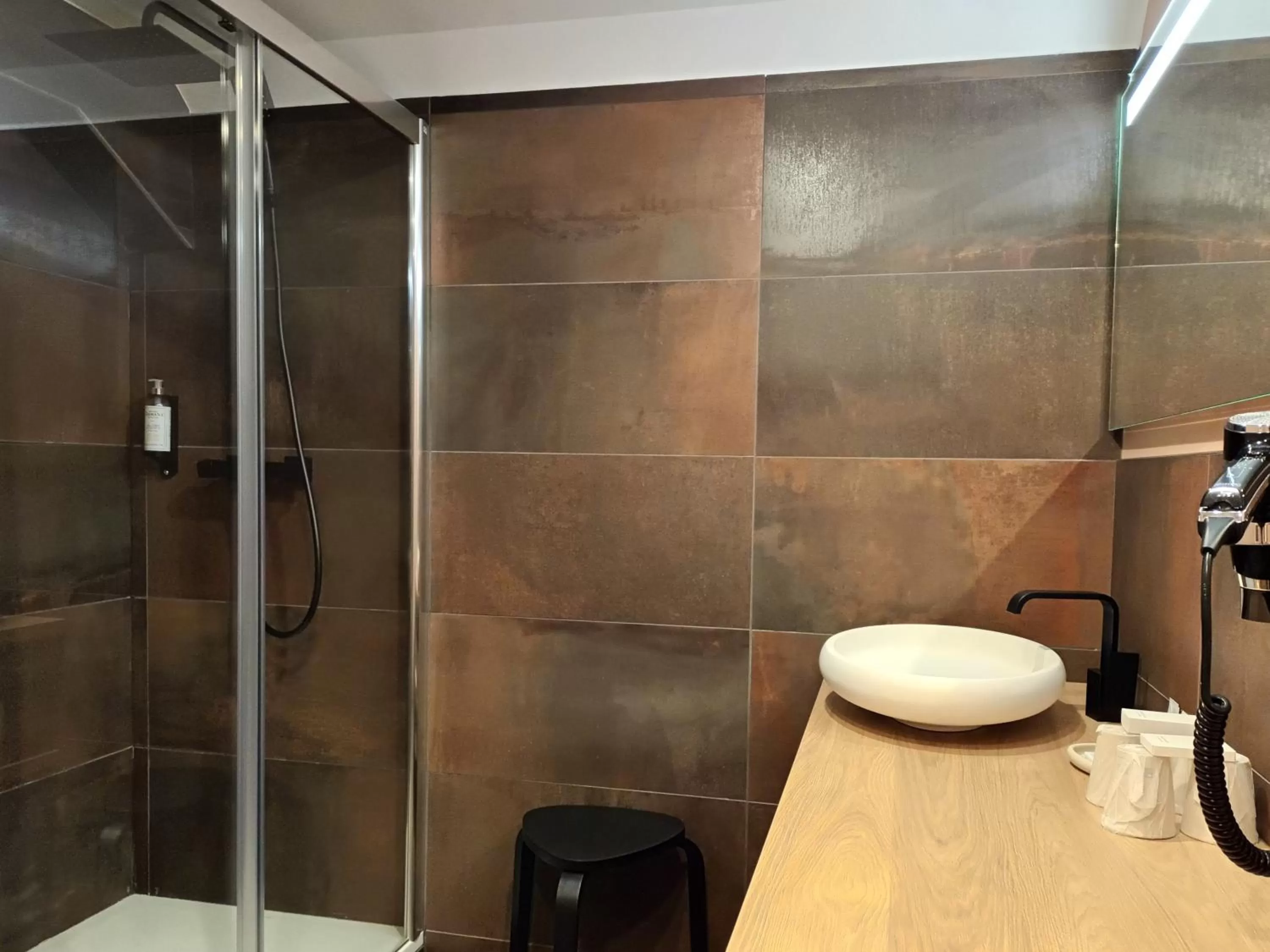 Bathroom in Hôtel Loysel le Gaucher