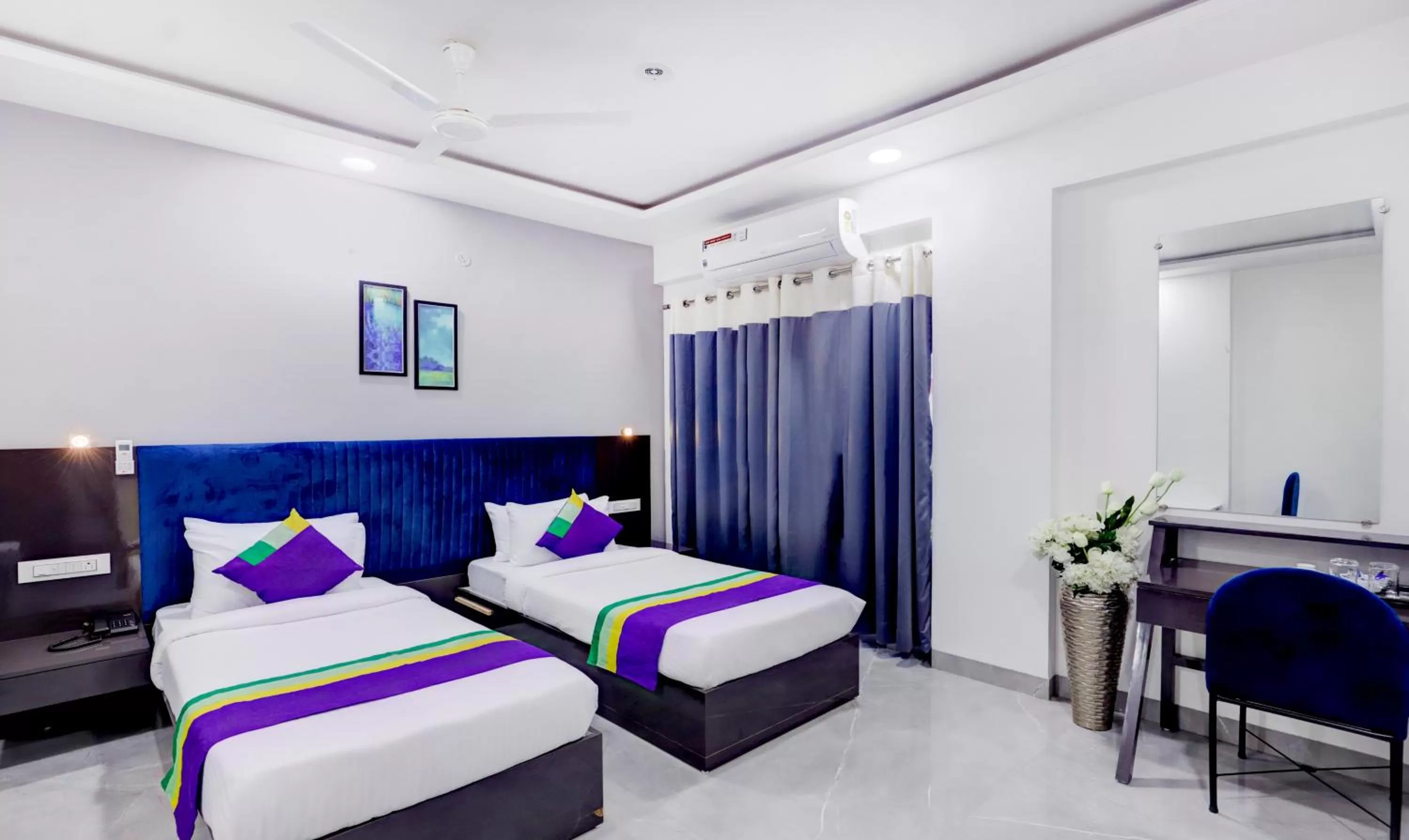 Bed in Treebo Trend Finesta Suites Wardha Road