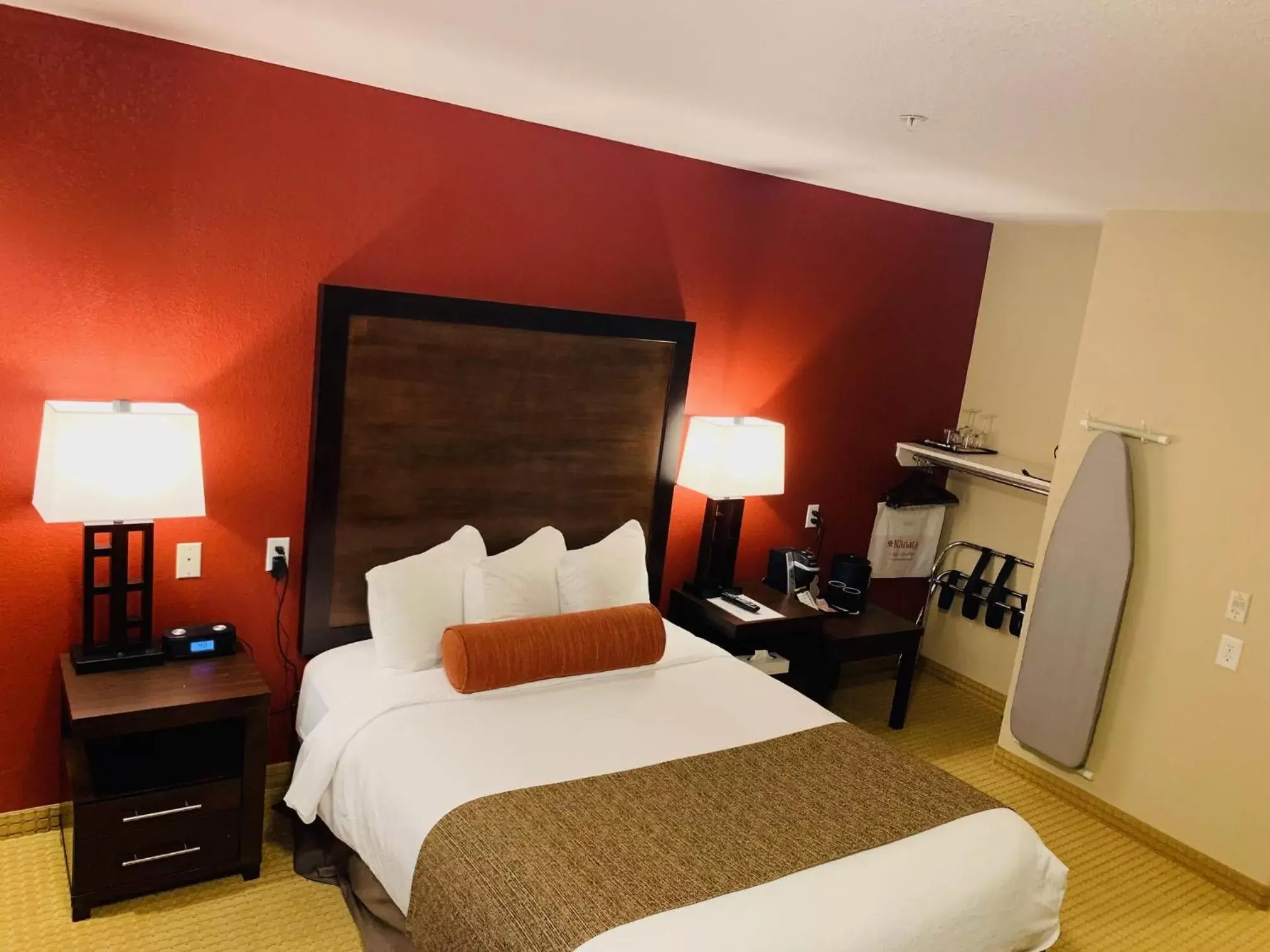 Queen Studio - Disability Access in The Kanata Inns Invermere Queen Studio - Disability Access in The Kanata Inns Invermere