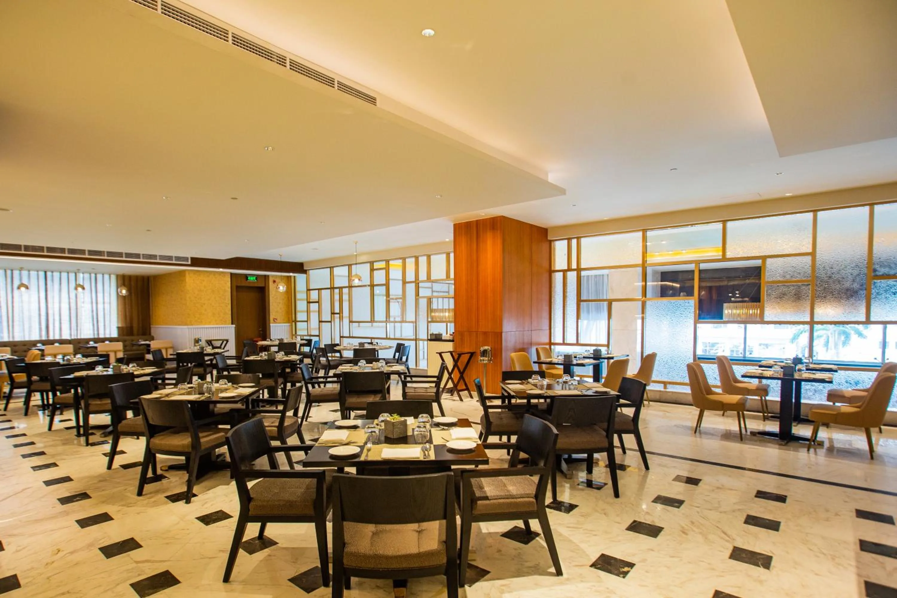 Restaurant/places to eat in Johari Rotana