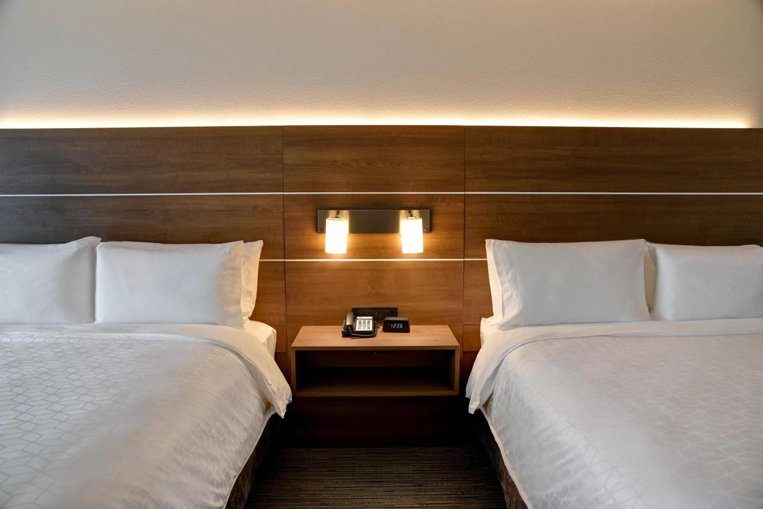 Photo of the whole room, Bed in Holiday Inn Express & Suites - Ottawa by IHG